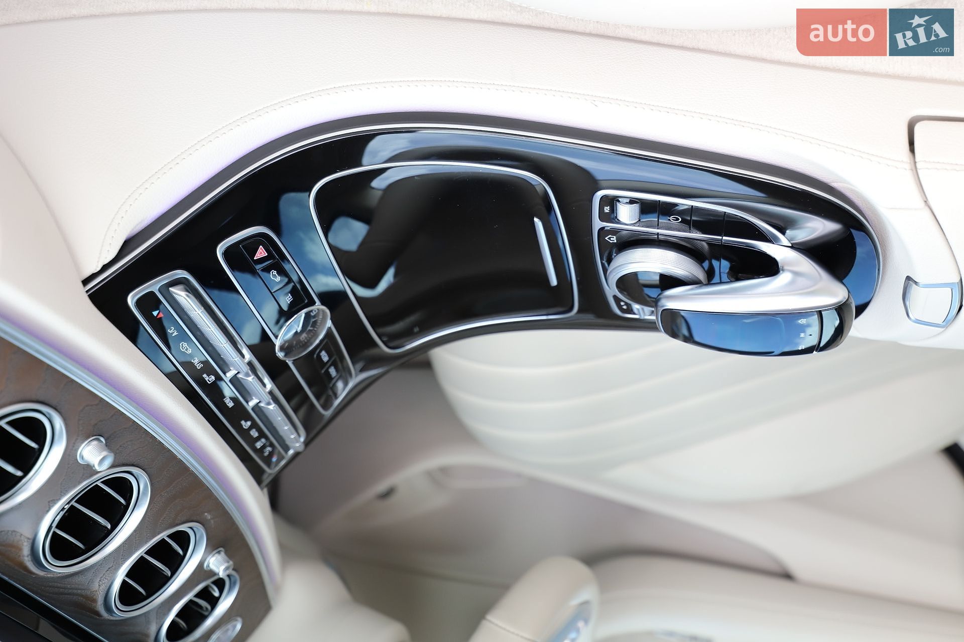 Mercedes-Benz E-Class 2019 VIN WDDZF0EB1KA665766 фото оголошення 97 з 161