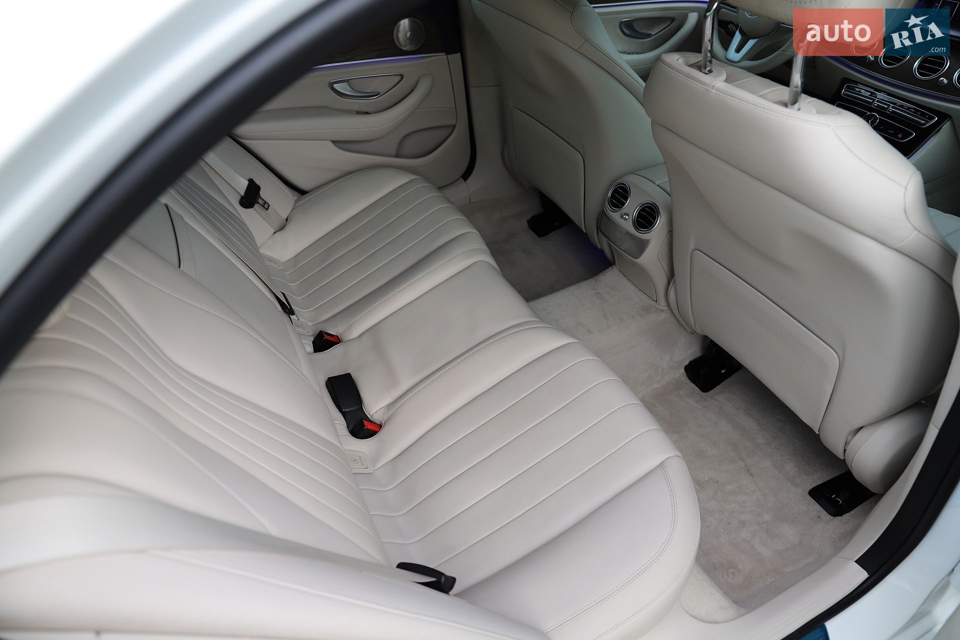 Mercedes-Benz E-Class 2019 VIN WDDZF0EB1KA665766 фото оголошення 108 з 161