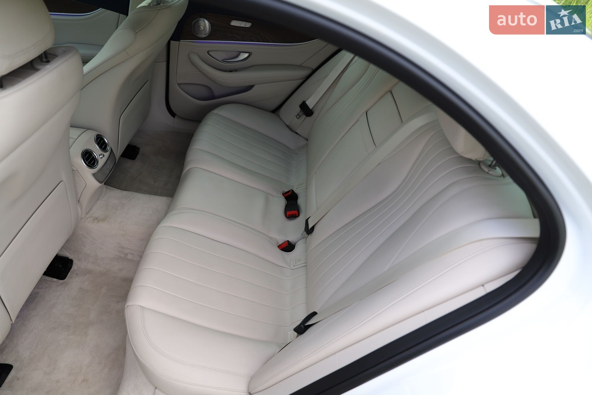 Mercedes-Benz E-Class 2019 VIN WDDZF0EB1KA665766 фото оголошення 113 з 161