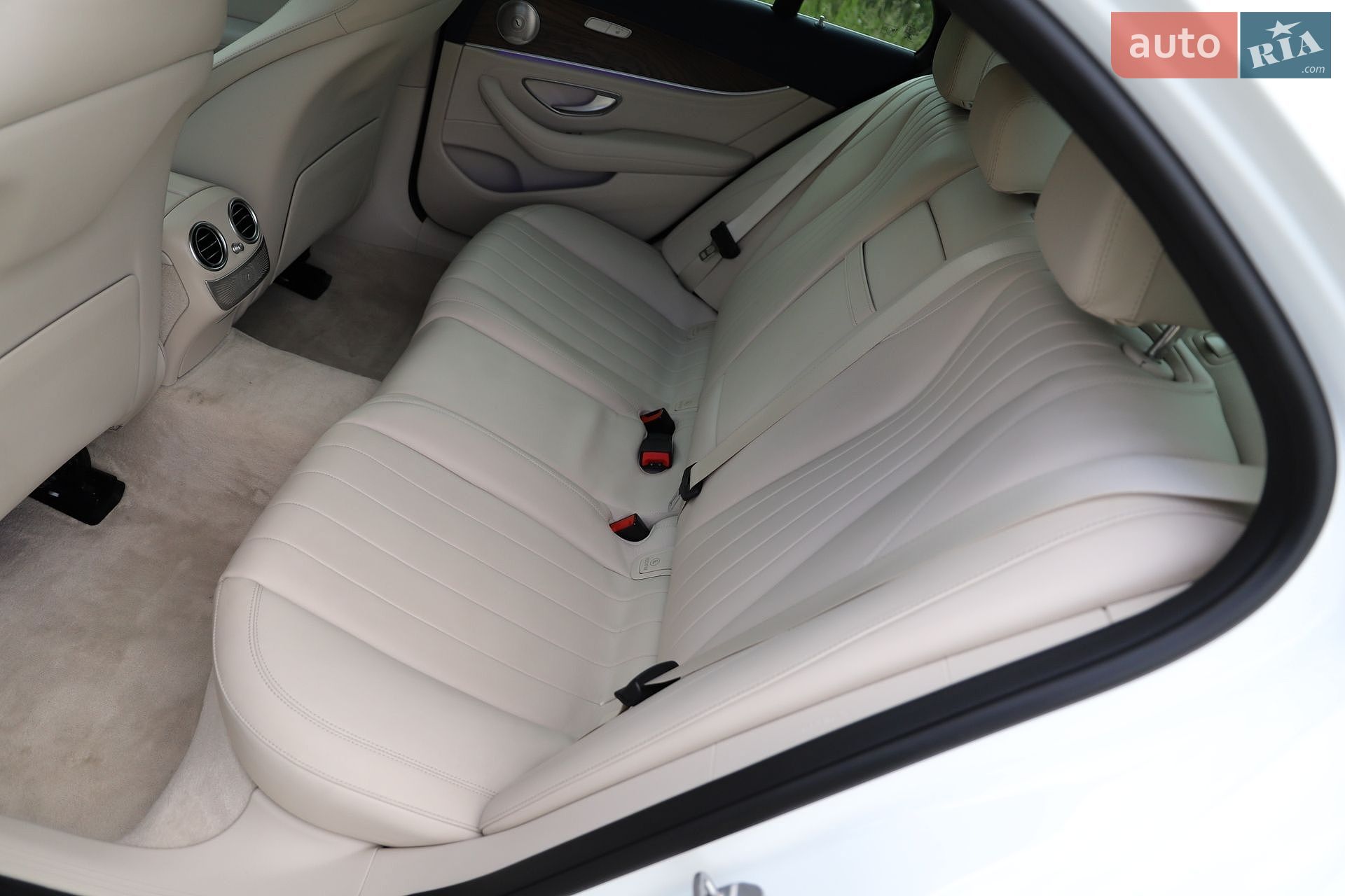 Mercedes-Benz E-Class 2019 VIN WDDZF0EB1KA665766 фото оголошення 115 з 161