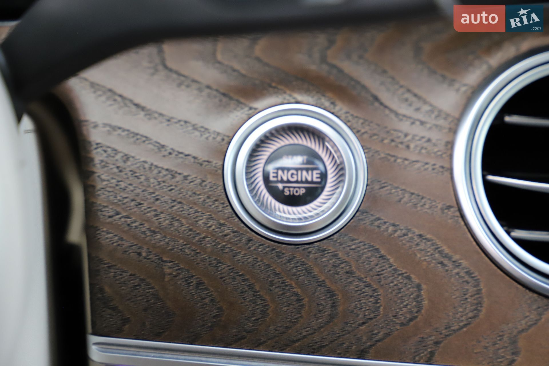 Mercedes-Benz E-Class 2019 VIN WDDZF0EB1KA665766 фото оголошення 147 з 161
