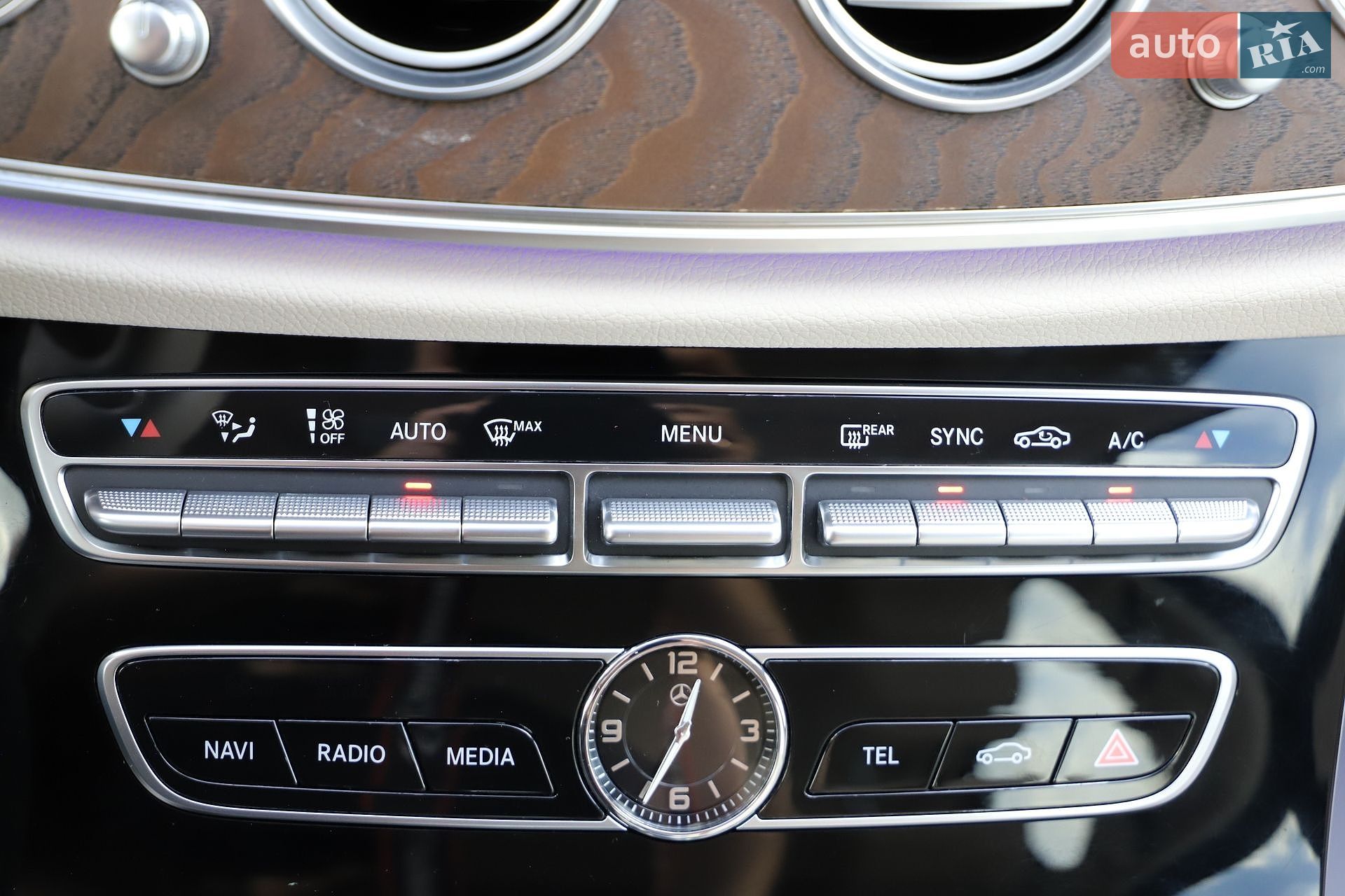 Mercedes-Benz E-Class 2019 VIN WDDZF0EB1KA665766 фото оголошення 150 з 161