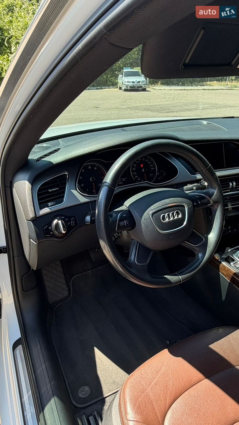 Audi A4 2012 VIN WAUFFAFL5DN027443 фото оголошення 4 з 12