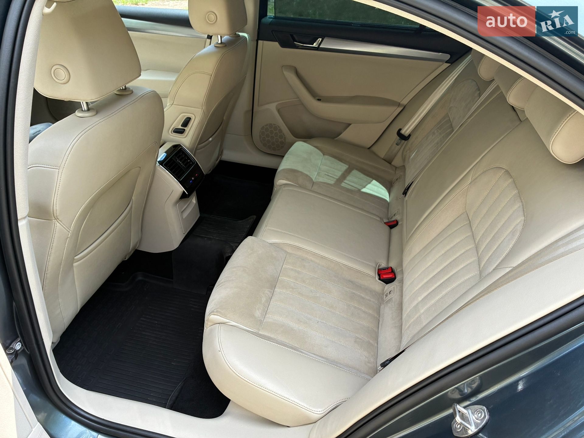 Skoda Superb 2016 VIN TMBAJ7NP7H7009233 фото оголошення 28 з 43