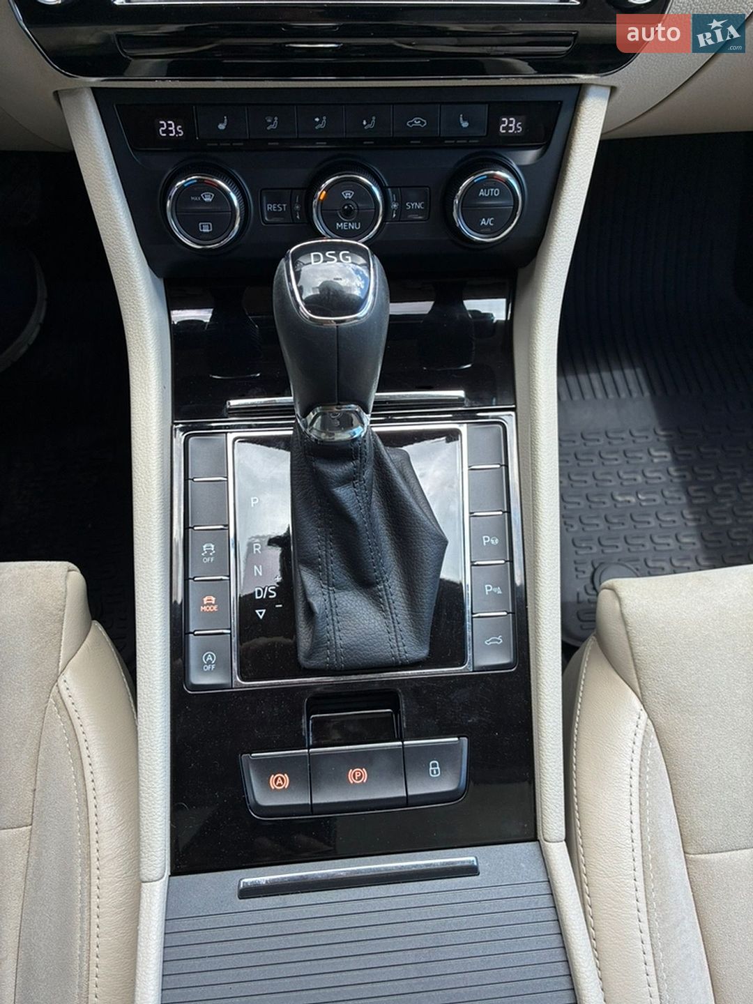 Skoda Superb 2016 VIN TMBAJ7NP7H7009233 фото оголошення 39 з 43