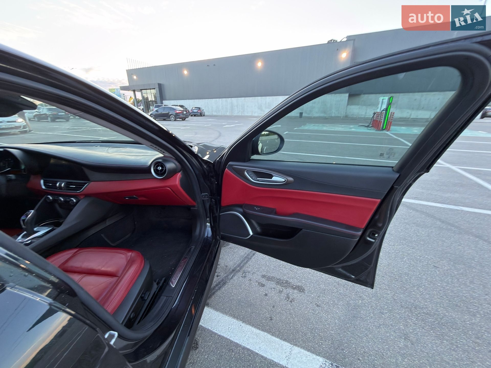 Alfa Romeo Giulia 2021 VIN ZARFAMBN6M7644810 фото оголошення 16 з 24