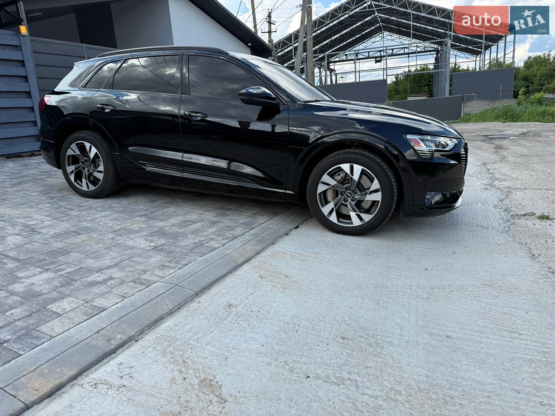 Audi e-tron 2021 VIN WA1AAAGE3MB024869 фото оголошення 2 з 13