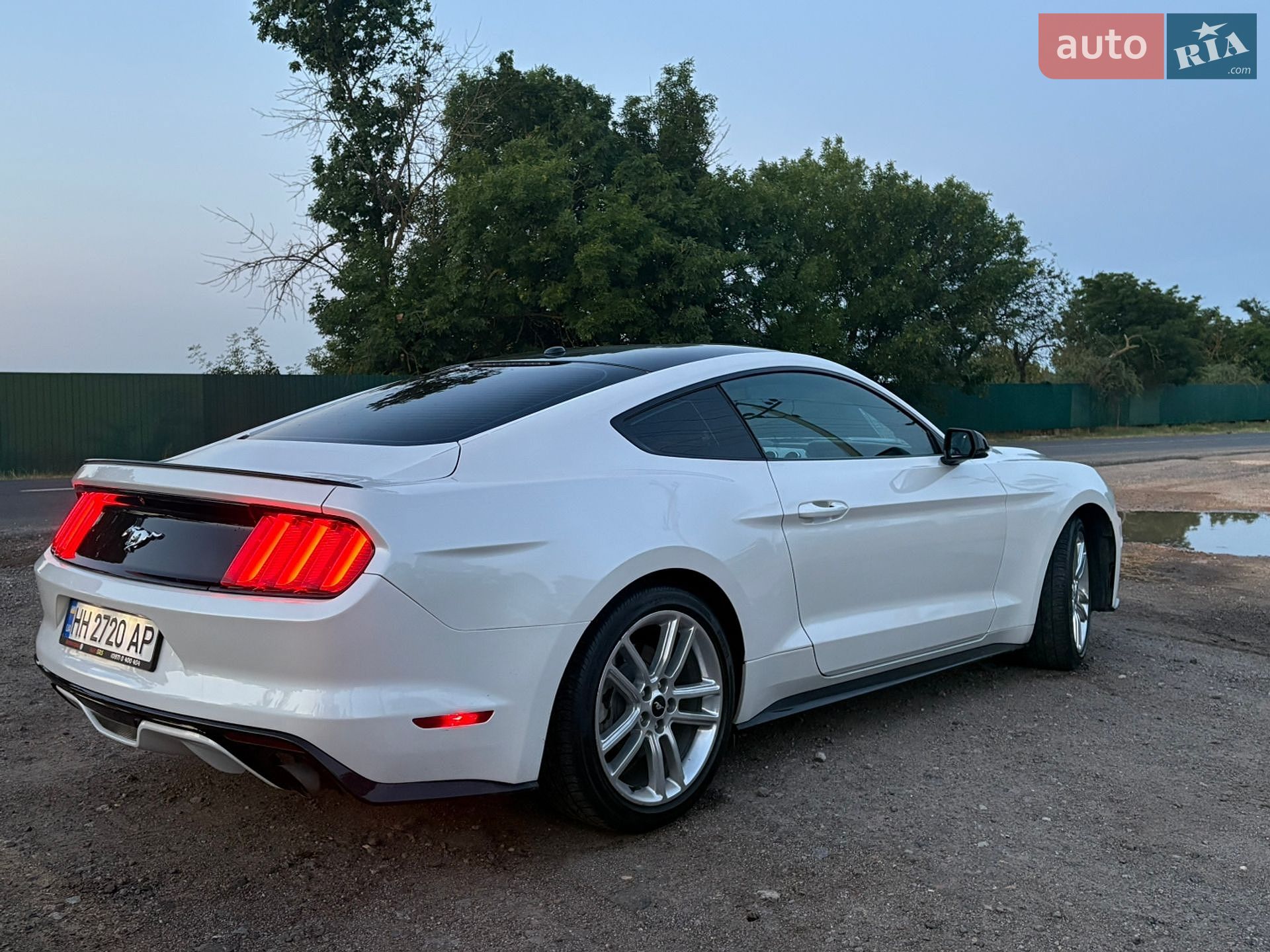 Ford Mustang 2017 VIN 1FA6P8TH7H5292174 фото оголошення 4 з 14