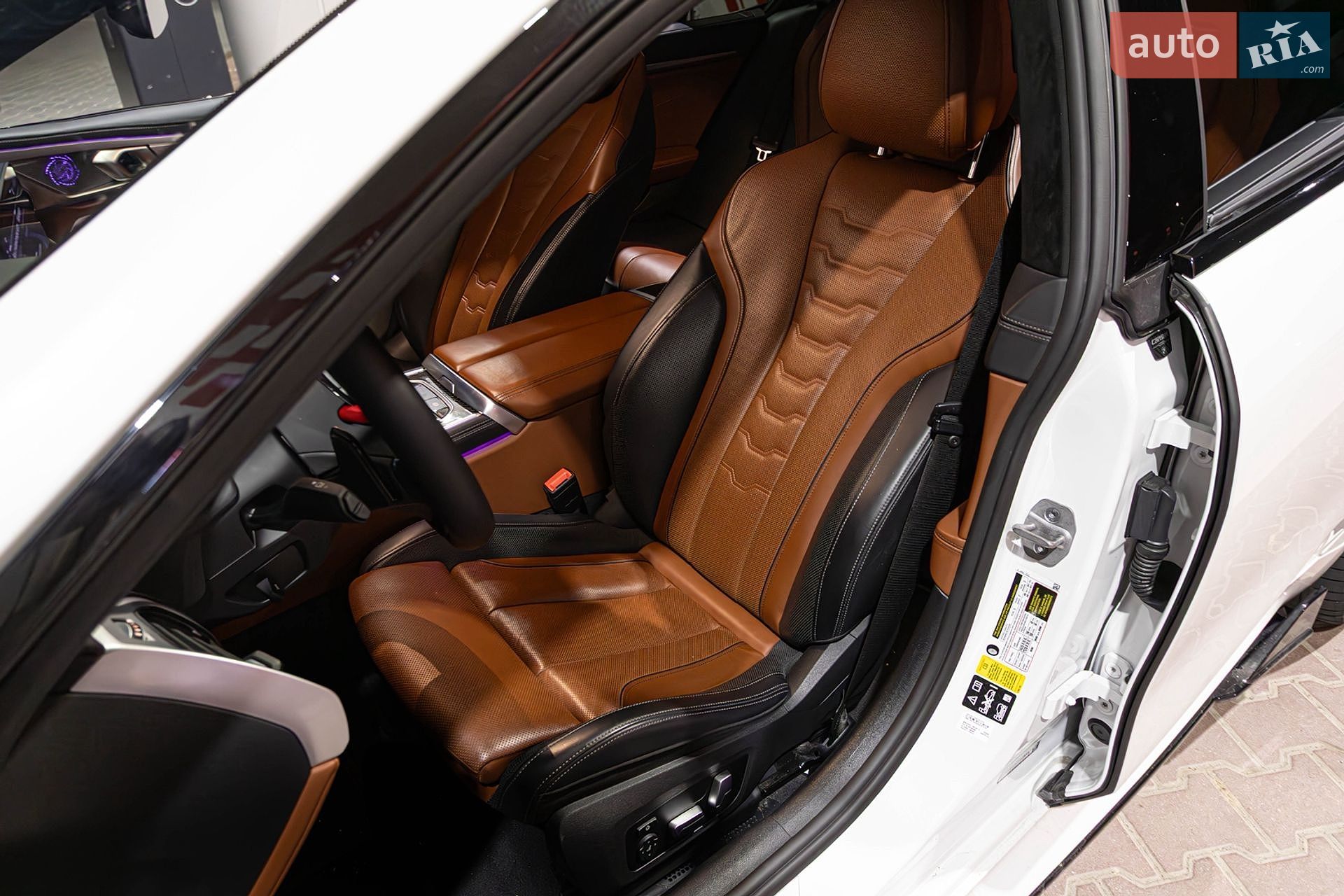BMW 8 Series Gran Coupe 2023 VIN WBAGV8C06RCN49236 фото оголошення 19 з 27