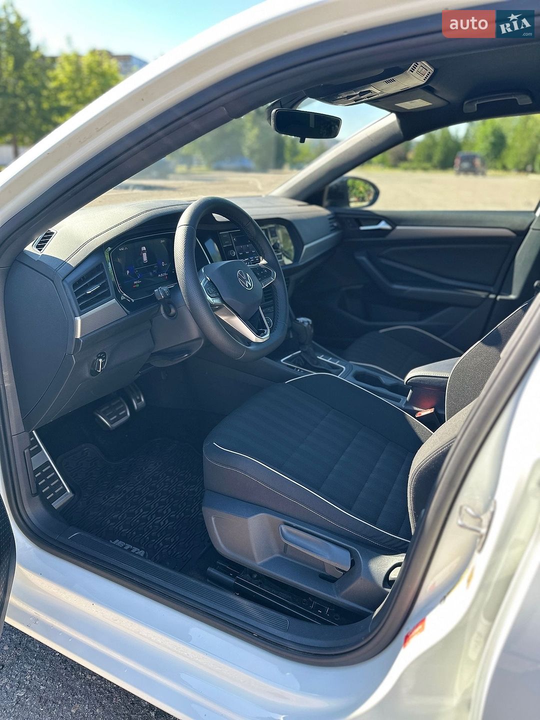 Volkswagen Jetta 2023 VIN 3VWBM7BU0PM055798 фото оголошення 7 з 13
