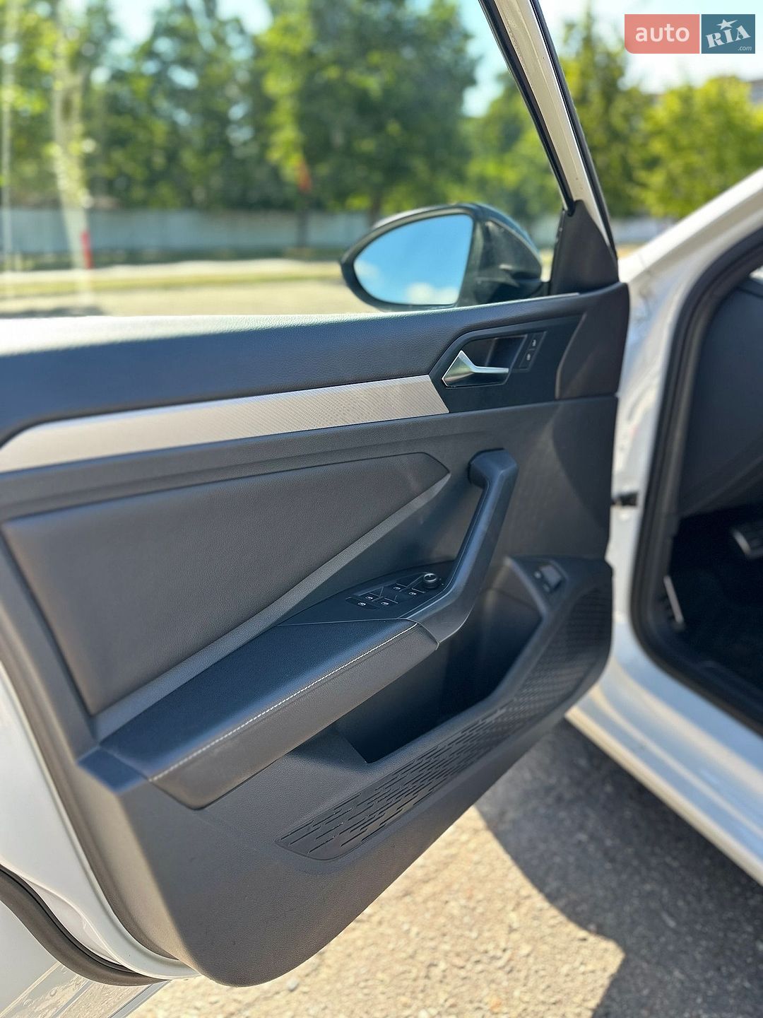 Volkswagen Jetta 2023 VIN 3VWBM7BU0PM055798 фото оголошення 8 з 13