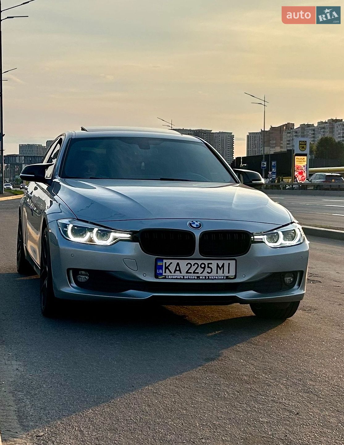 BMW 3 Series 2016 VIN WBA8E5C51GK388649 фото оголошення 15 з 21