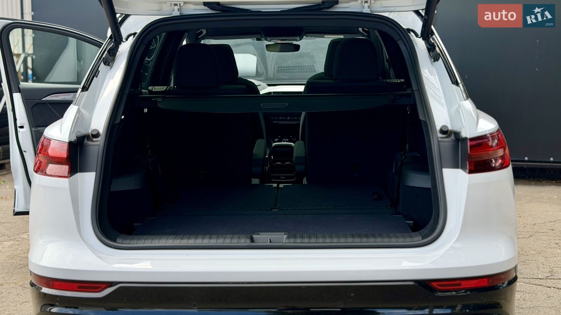 Audi Q5 e-tron 2025 VIN LSV1D5G47R2012045 фото оголошення 25 з 32