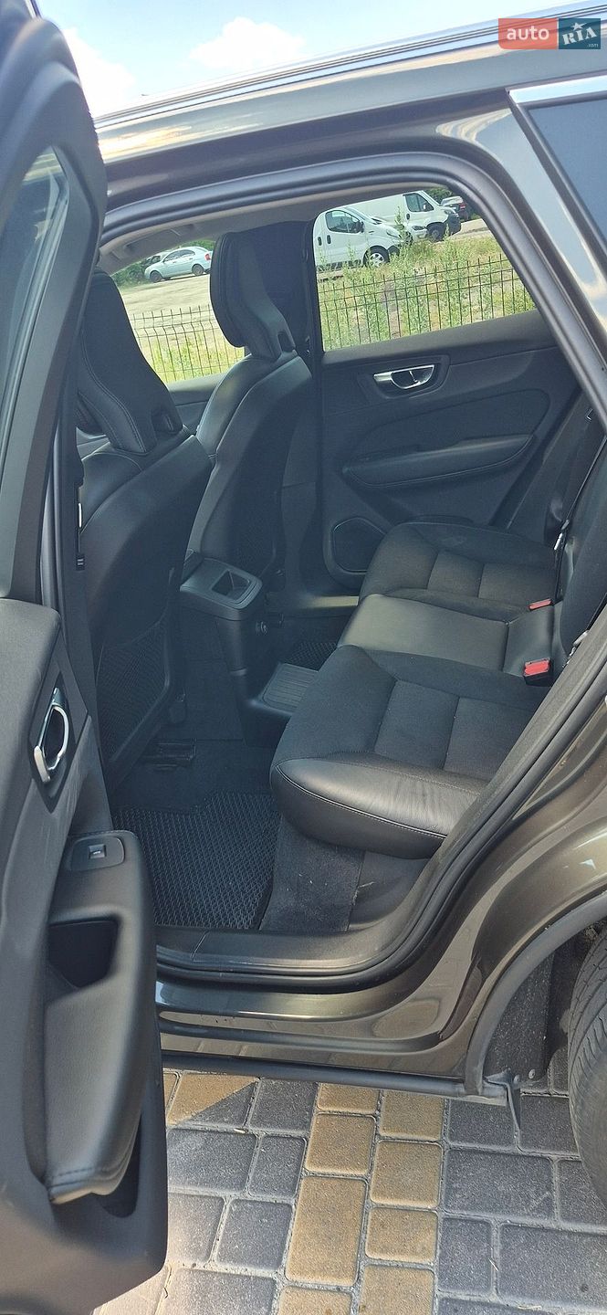 Volvo XC60 2020 VIN LYVUZBMVDLB600212 фото оголошення 3 з 10
