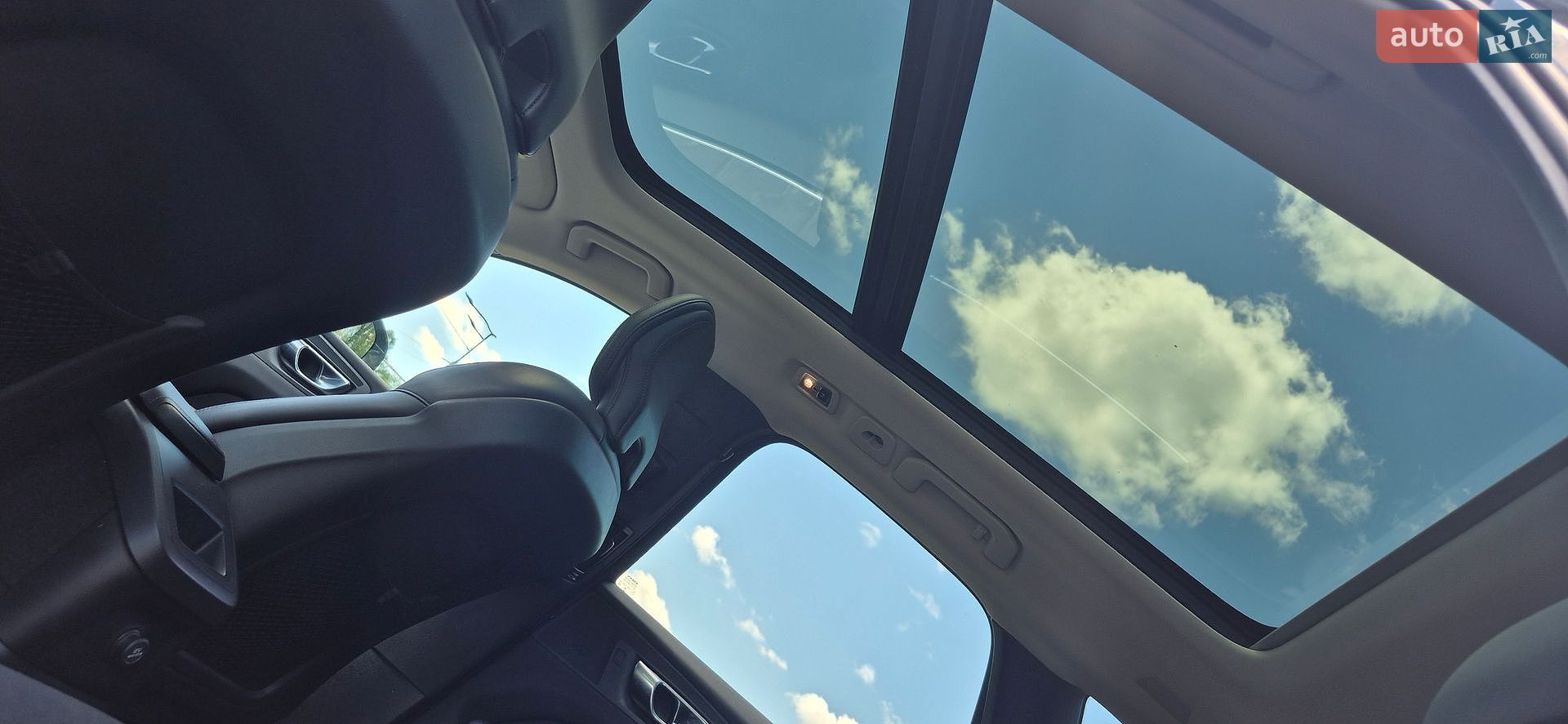 Volvo XC60 2020 VIN LYVUZBMVDLB600212 фото оголошення 4 з 10