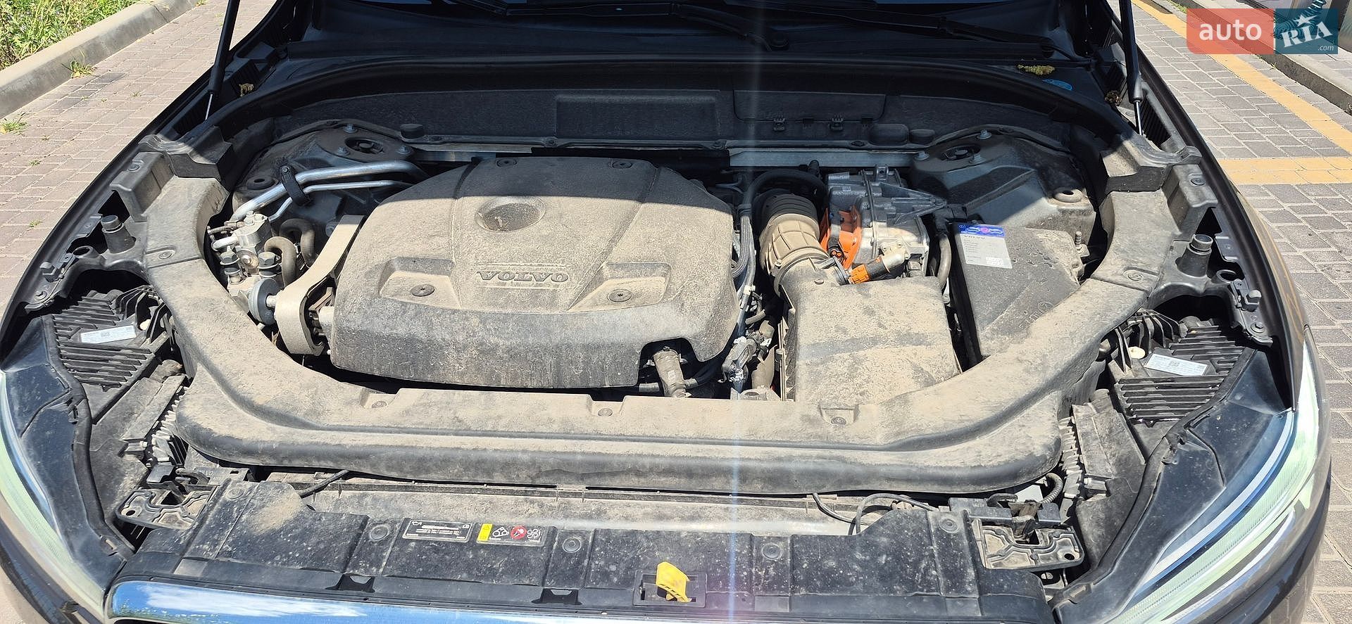 Volvo XC60 2020 VIN LYVUZBMVDLB600212 фото оголошення 5 з 10