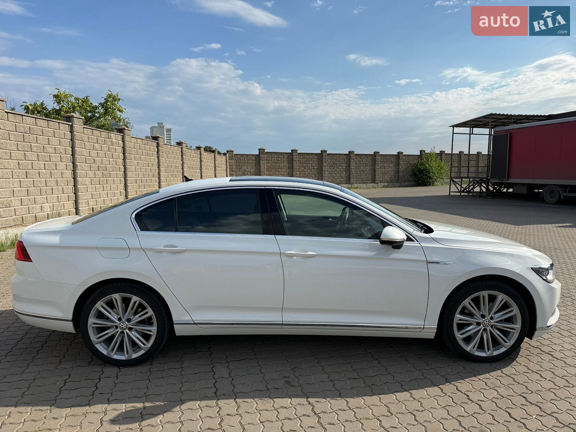 Volkswagen Passat 2018 VIN WVWZZZ3CZJE148194 фото оголошення 4 з 41