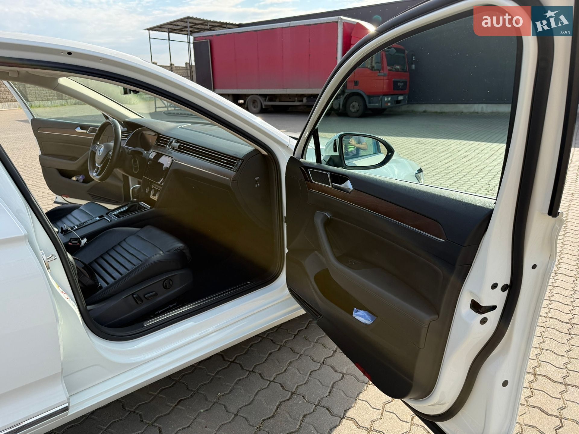 Volkswagen Passat 2018 VIN WVWZZZ3CZJE148194 фото оголошення 19 з 41