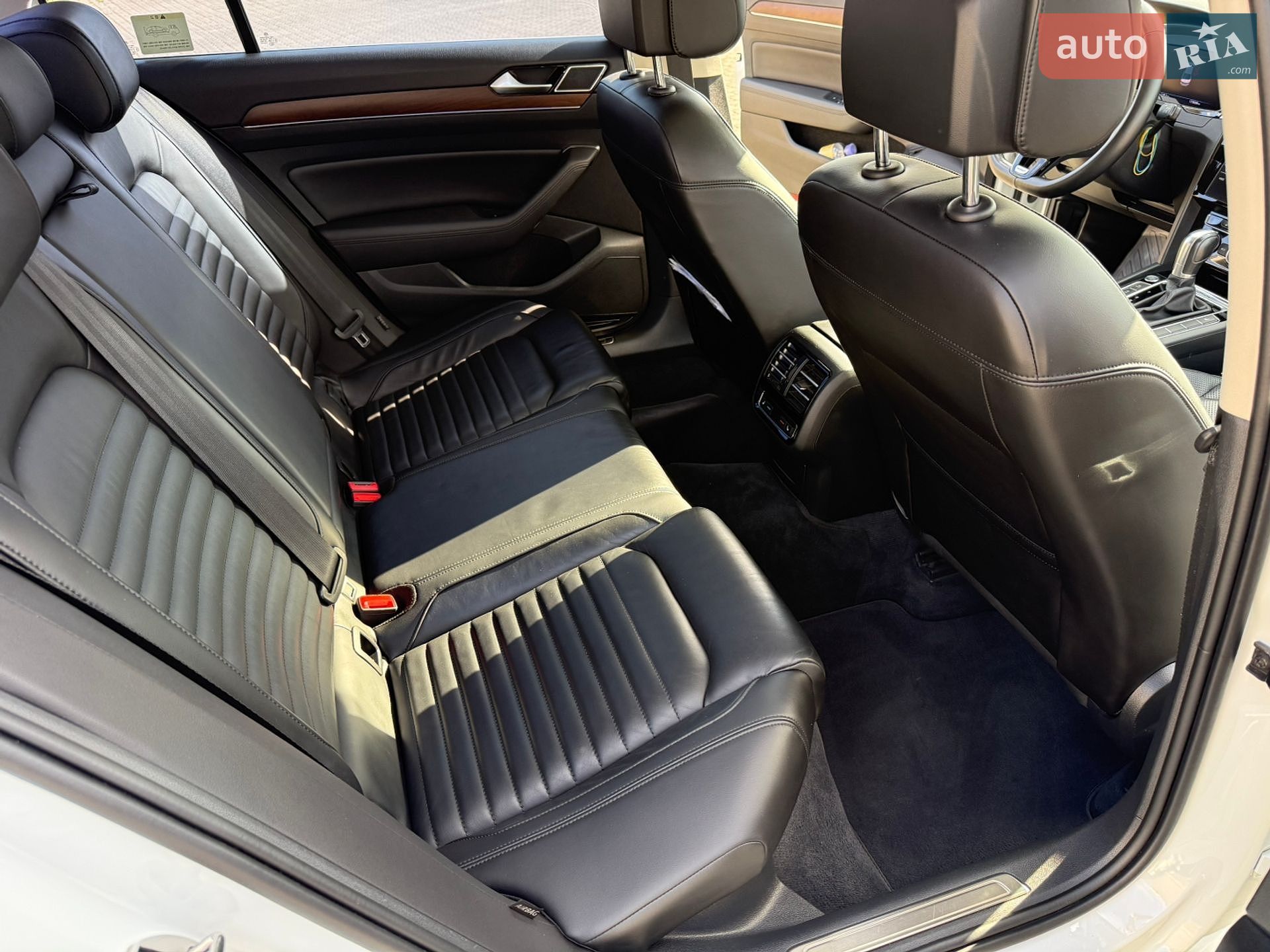 Volkswagen Passat 2018 VIN WVWZZZ3CZJE148194 фото оголошення 21 з 41
