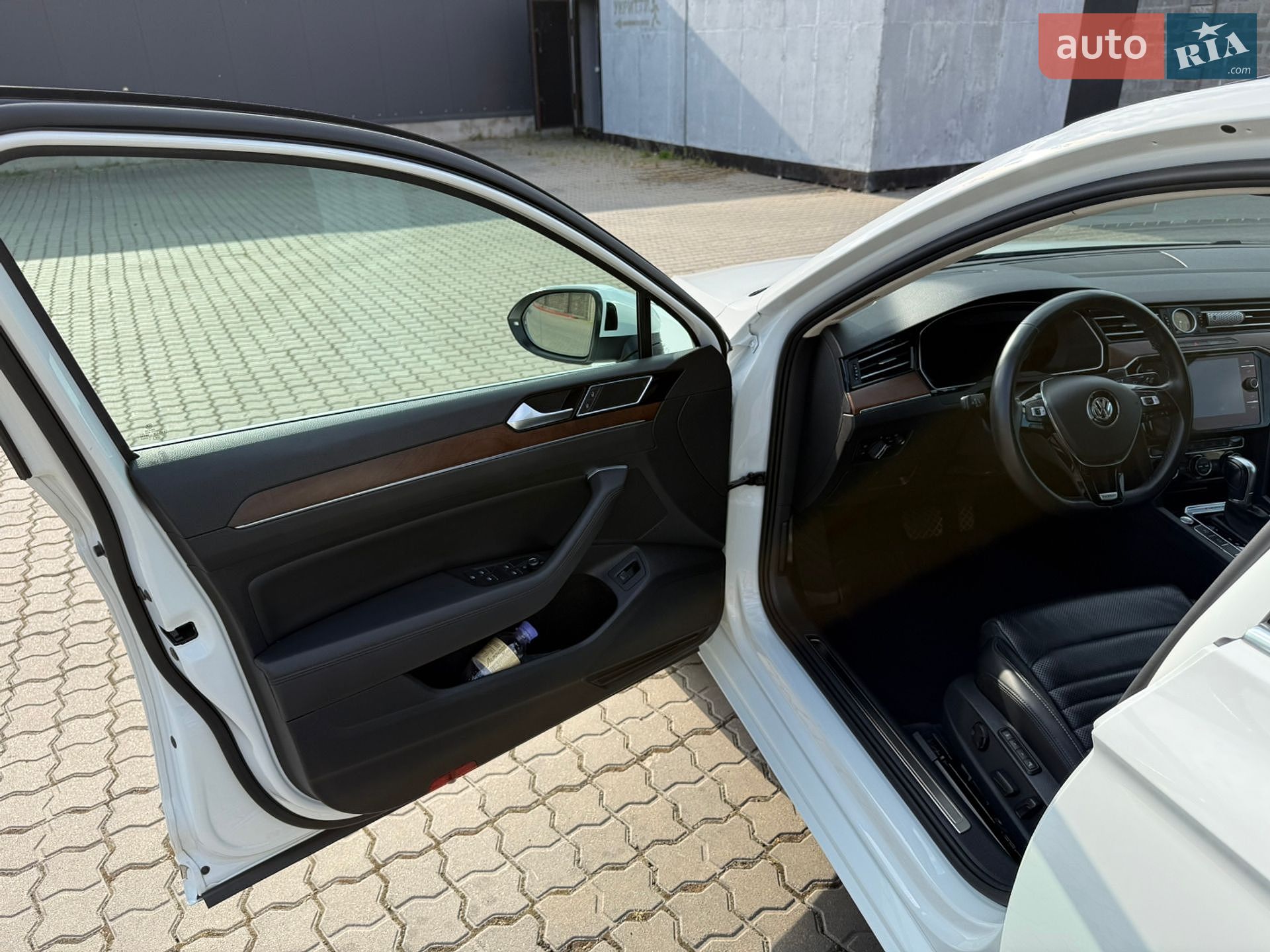 Volkswagen Passat 2018 VIN WVWZZZ3CZJE148194 фото оголошення 26 з 41