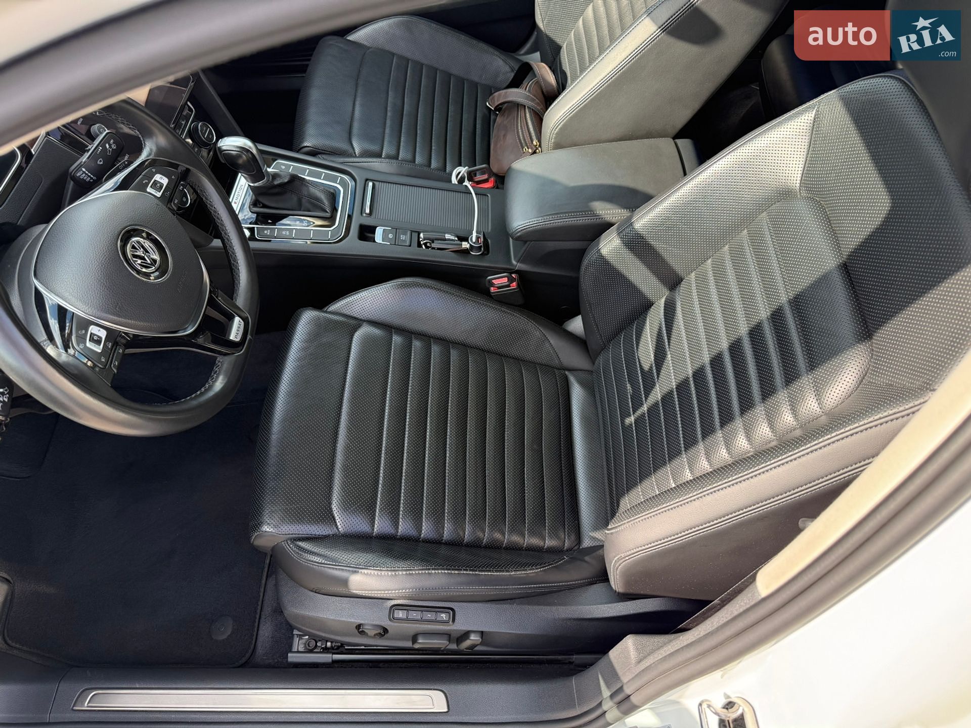 Volkswagen Passat 2018 VIN WVWZZZ3CZJE148194 фото оголошення 31 з 41