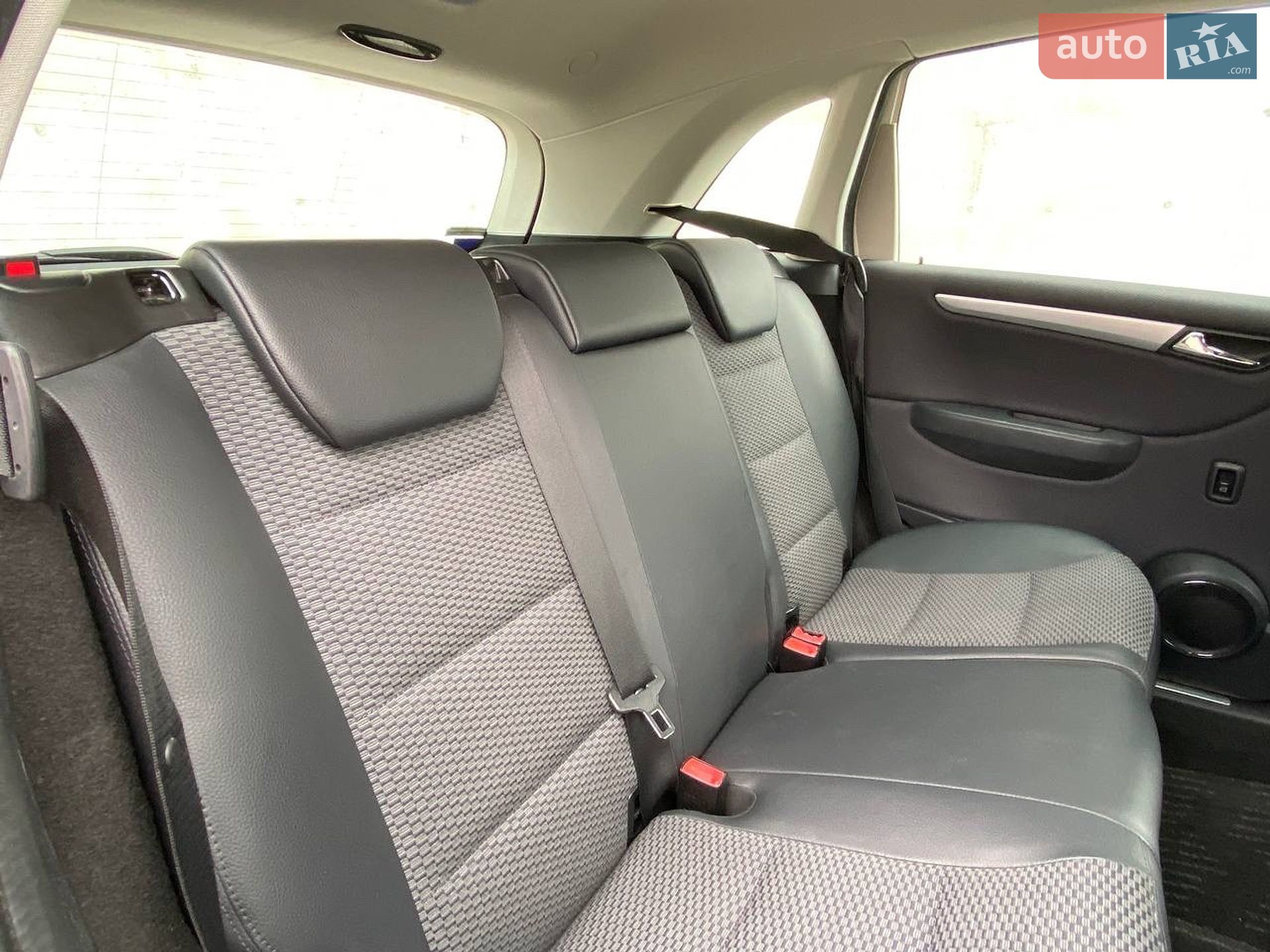 Mercedes-Benz B-Class 2010 VIN WDD2452322J625059 фото оголошення 18 з 34