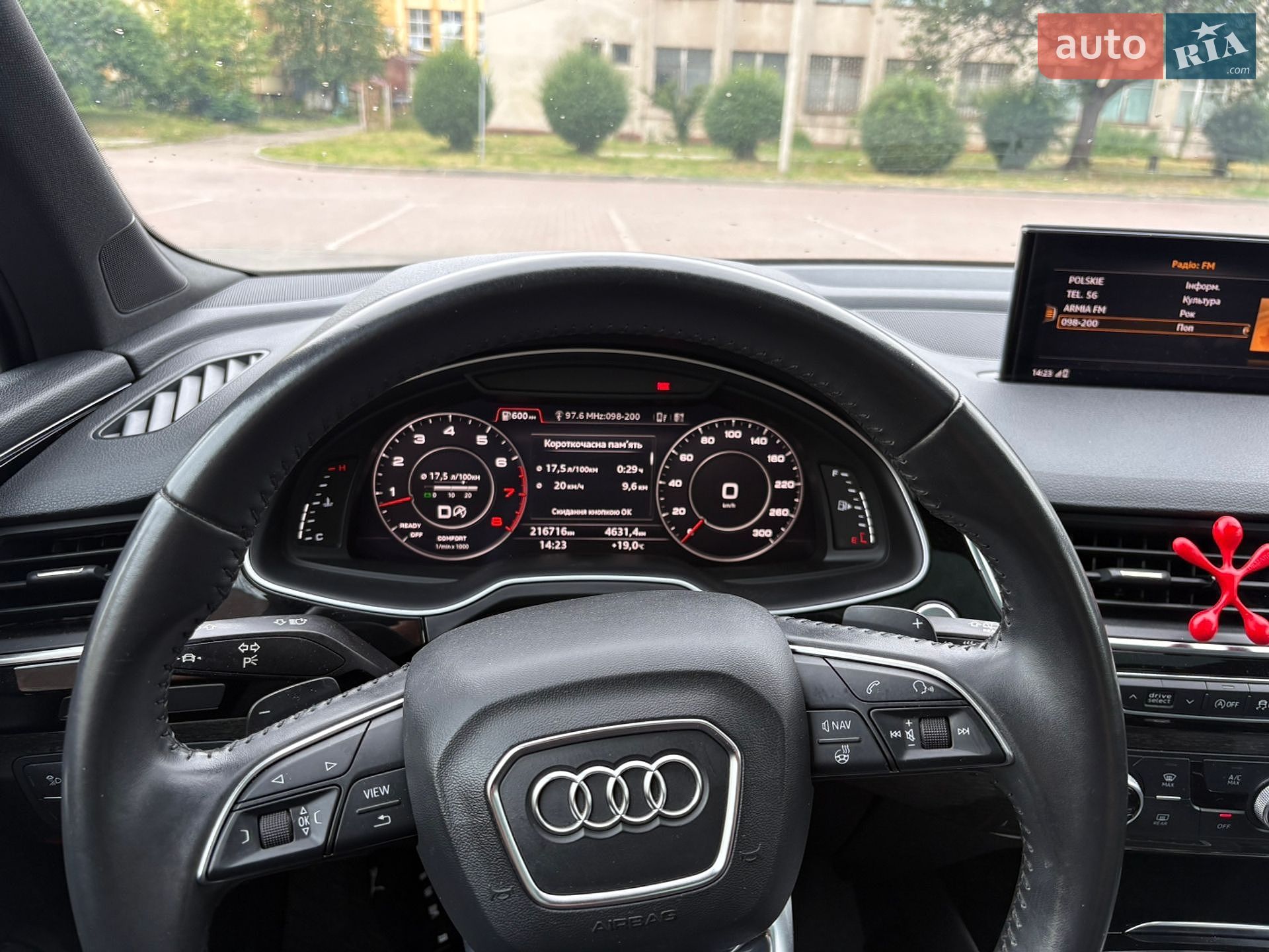 Audi Q7 2018 VIN WA1LAAF78KD000080 фото оголошення 27 з 30