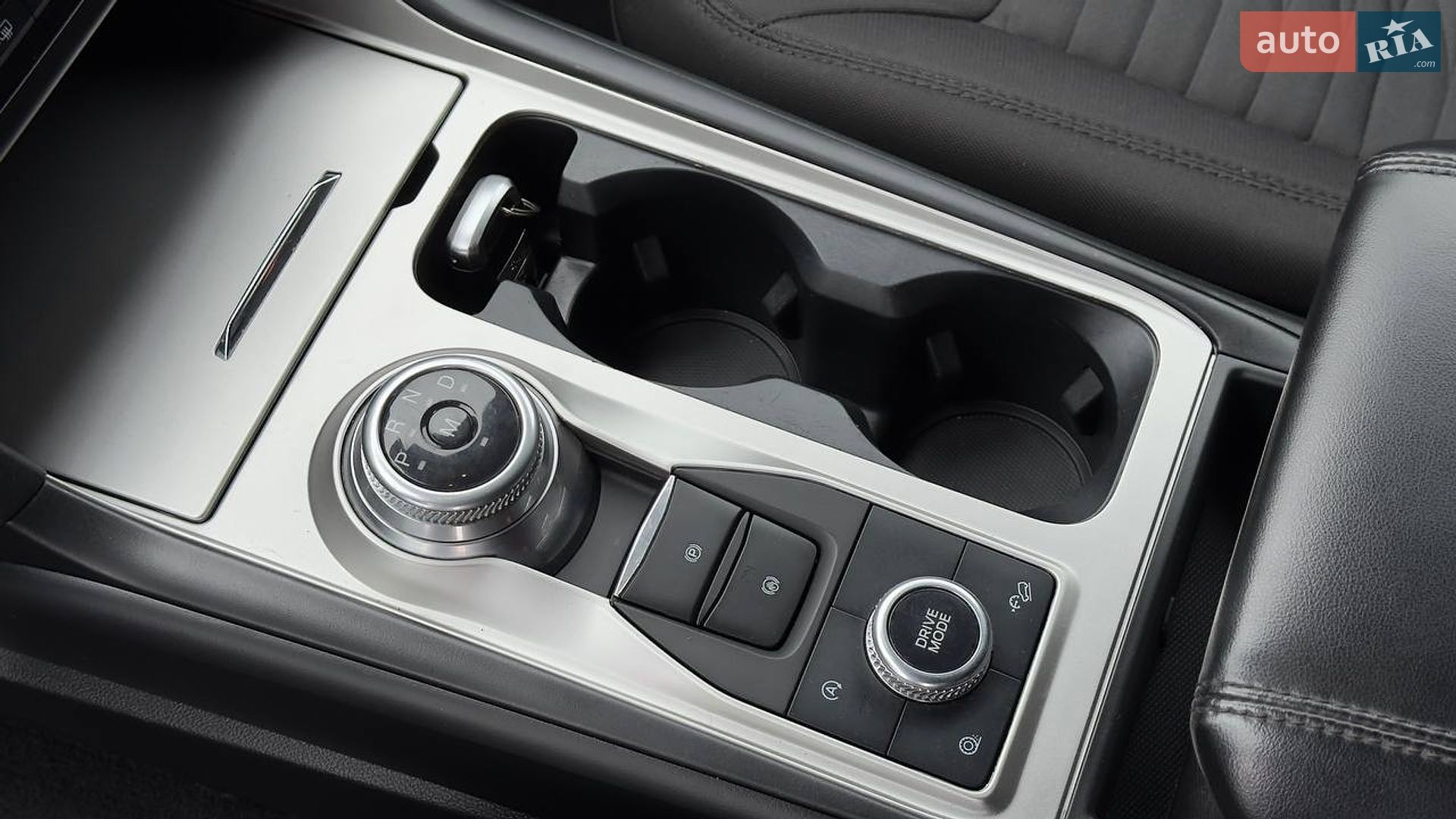 Ford Explorer 2020 VIN 1FMSK8DH0LGC06458 фото оголошення 13 з 26