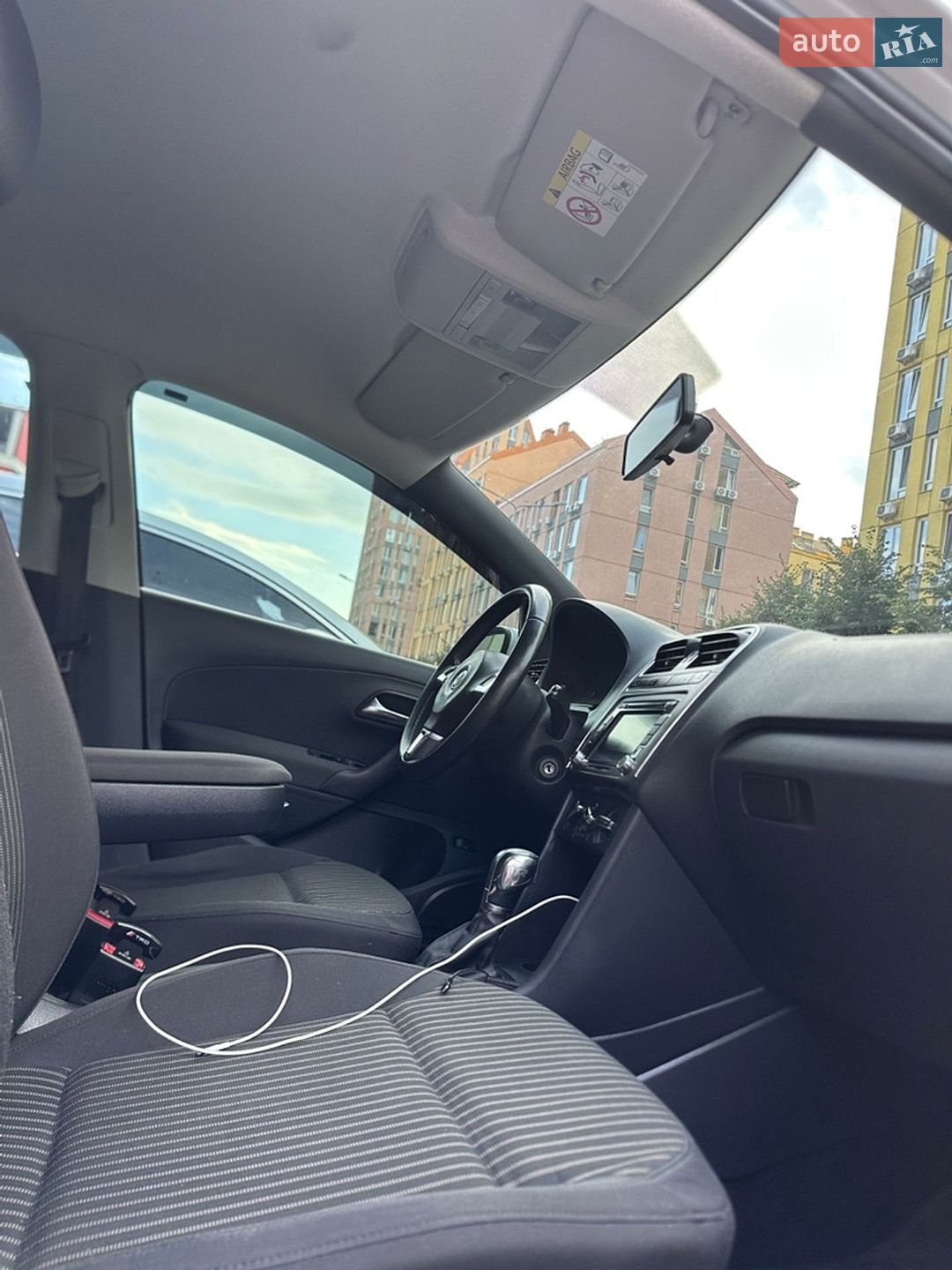 Volkswagen Polo 2017 VIN XW8ZZZ61ZHG051143 фото оголошення 16 з 35