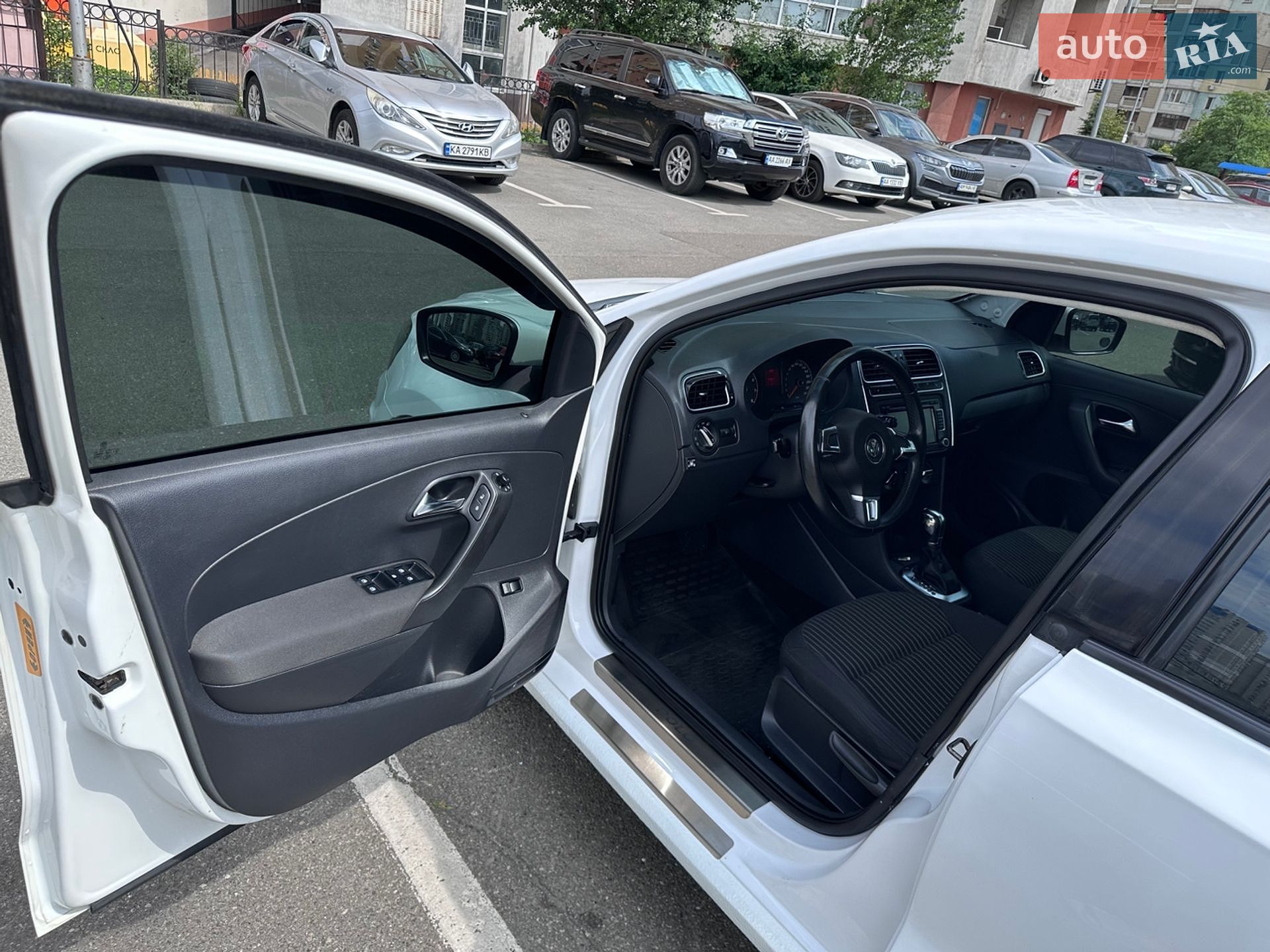 Volkswagen Polo 2017 VIN XW8ZZZ61ZHG051143 фото оголошення 22 з 35