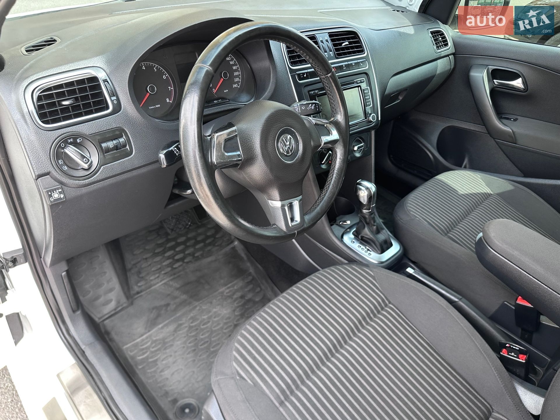 Volkswagen Polo 2017 VIN XW8ZZZ61ZHG051143 фото оголошення 23 з 35