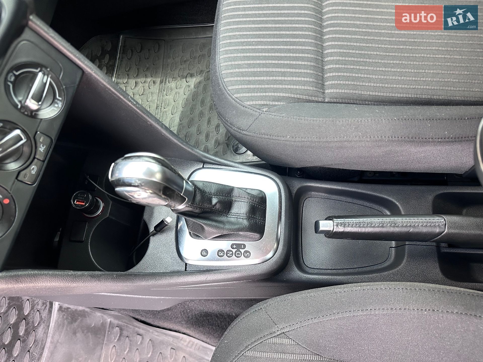 Volkswagen Polo 2017 VIN XW8ZZZ61ZHG051143 фото оголошення 24 з 35