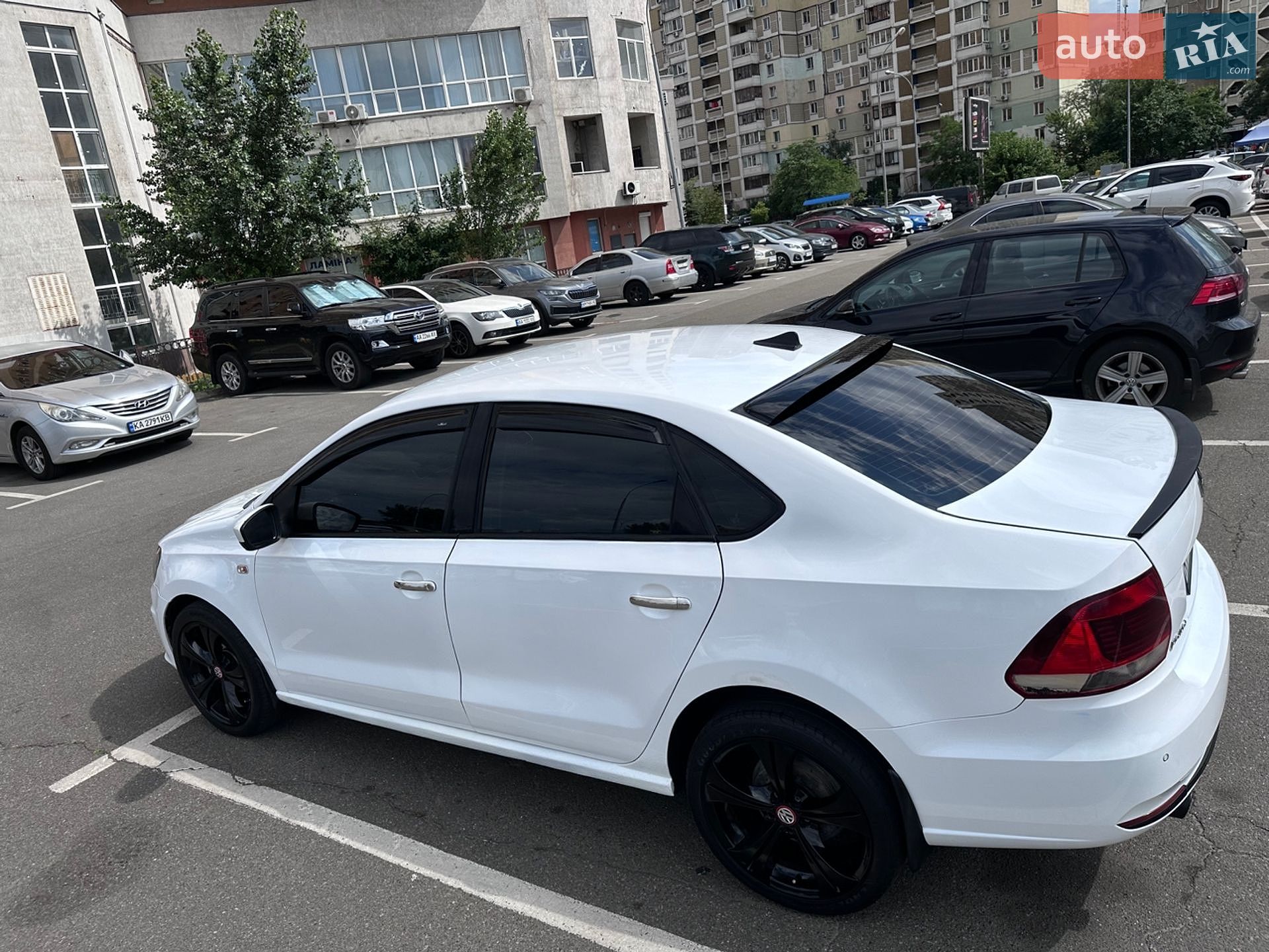 Volkswagen Polo 2017 VIN XW8ZZZ61ZHG051143 фото оголошення 2 з 35