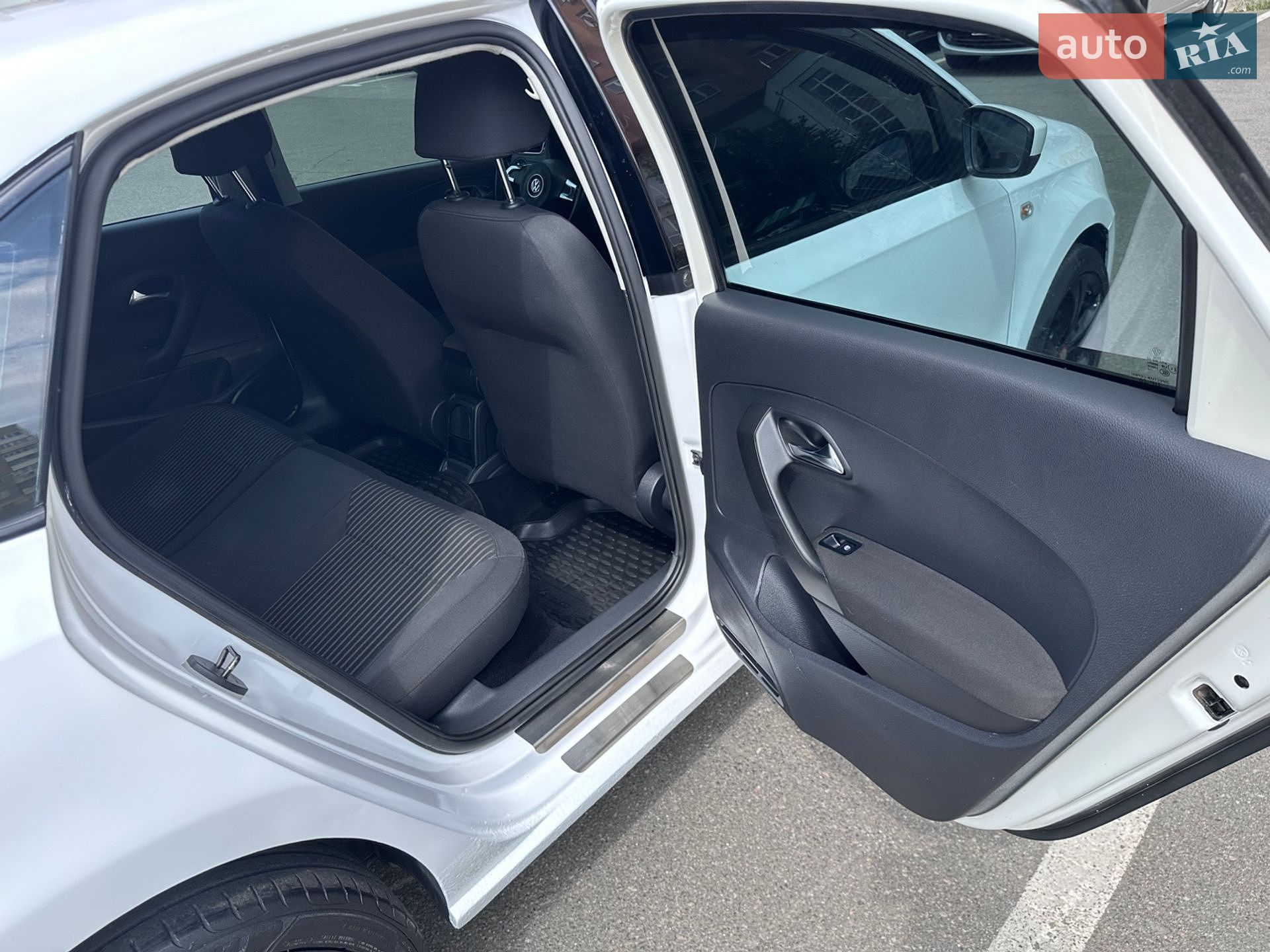 Volkswagen Polo 2017 VIN XW8ZZZ61ZHG051143 фото оголошення 26 з 35