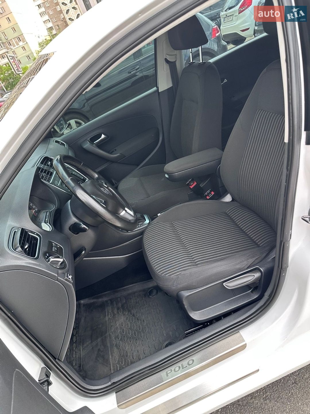 Volkswagen Polo 2017 VIN XW8ZZZ61ZHG051143 фото оголошення 28 з 35