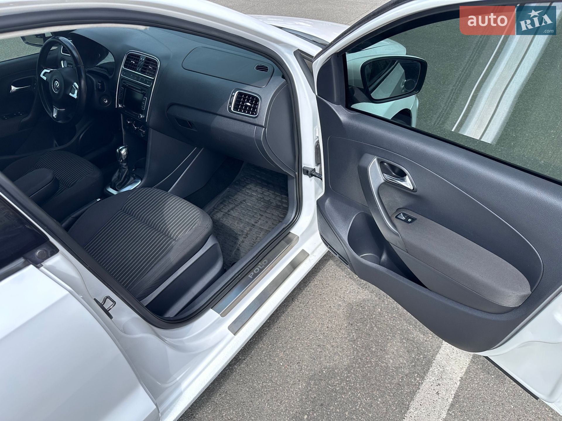 Volkswagen Polo 2017 VIN XW8ZZZ61ZHG051143 фото оголошення 29 з 35