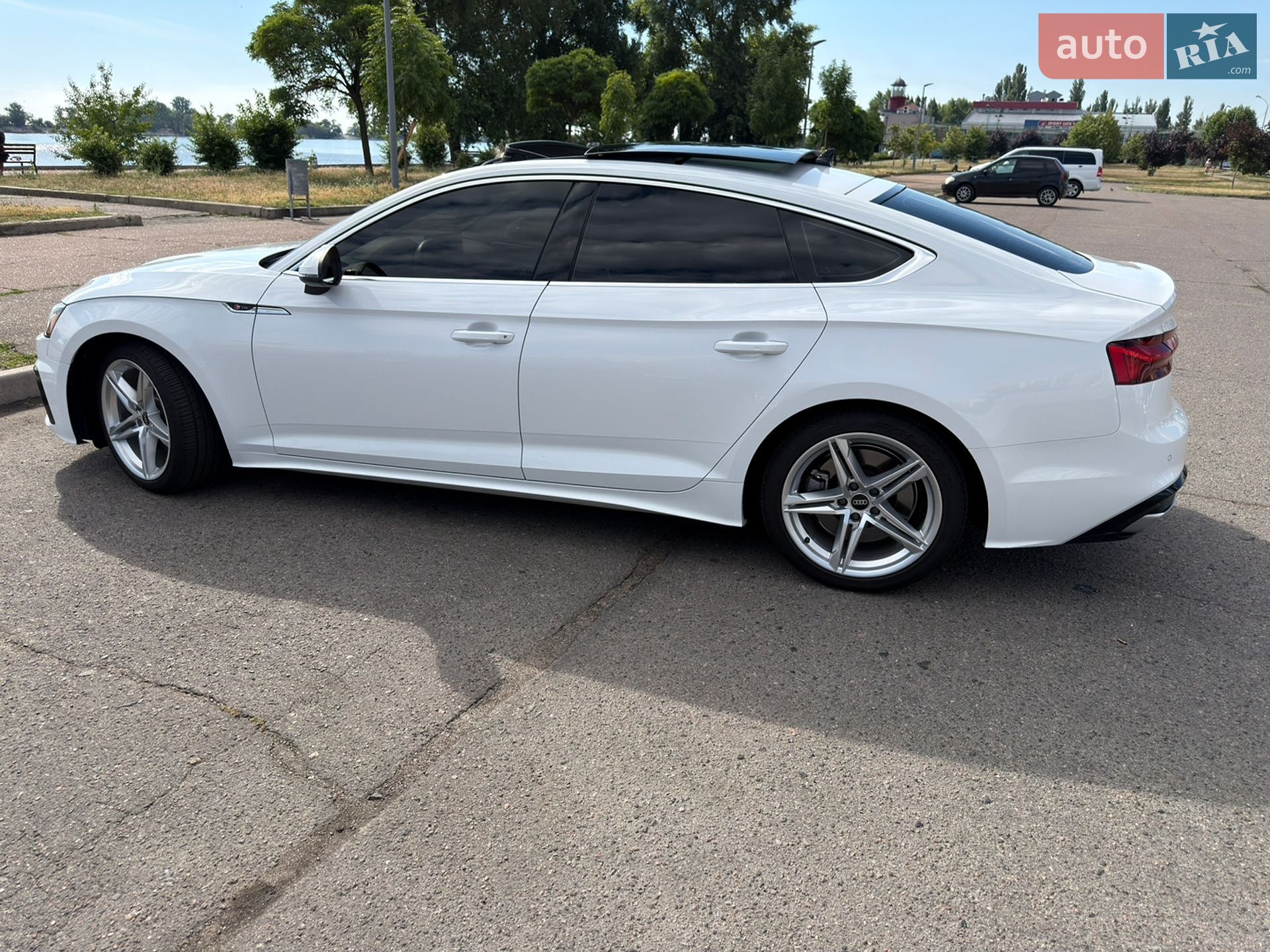 Audi A5 2021 VIN WAUDACF5XNA014991 фото оголошення 4 з 14