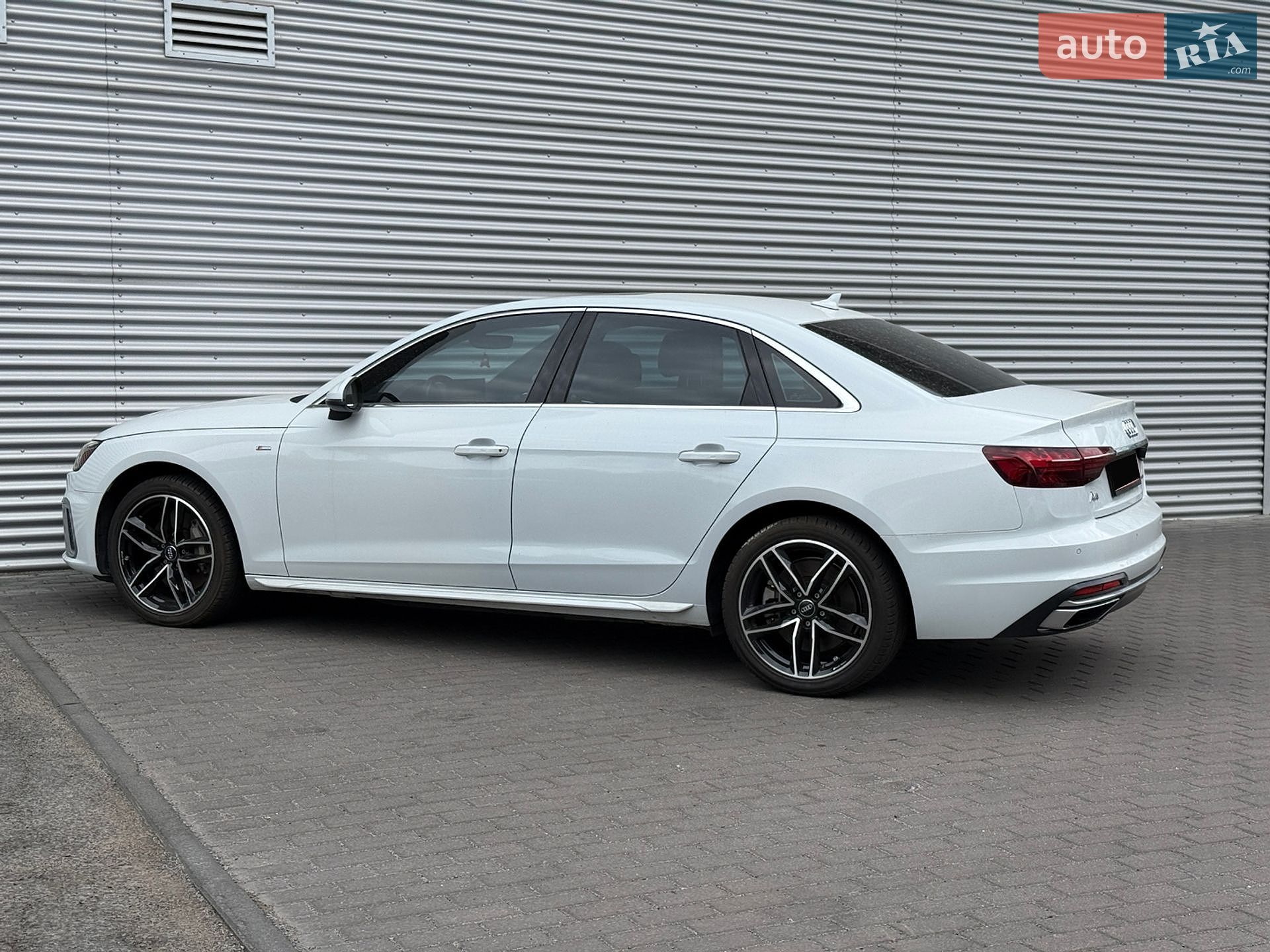 Audi A4 2020 VIN WAUENAF46LN011628 фото оголошення 9 з 44