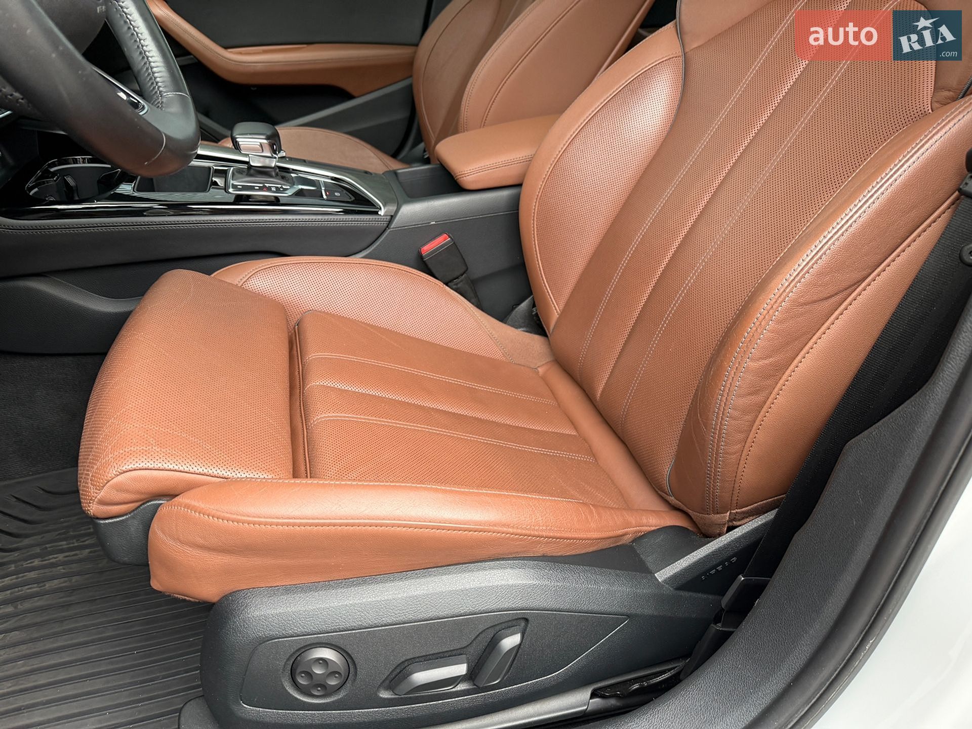 Audi A4 2020 VIN WAUENAF46LN011628 фото оголошення 17 з 44