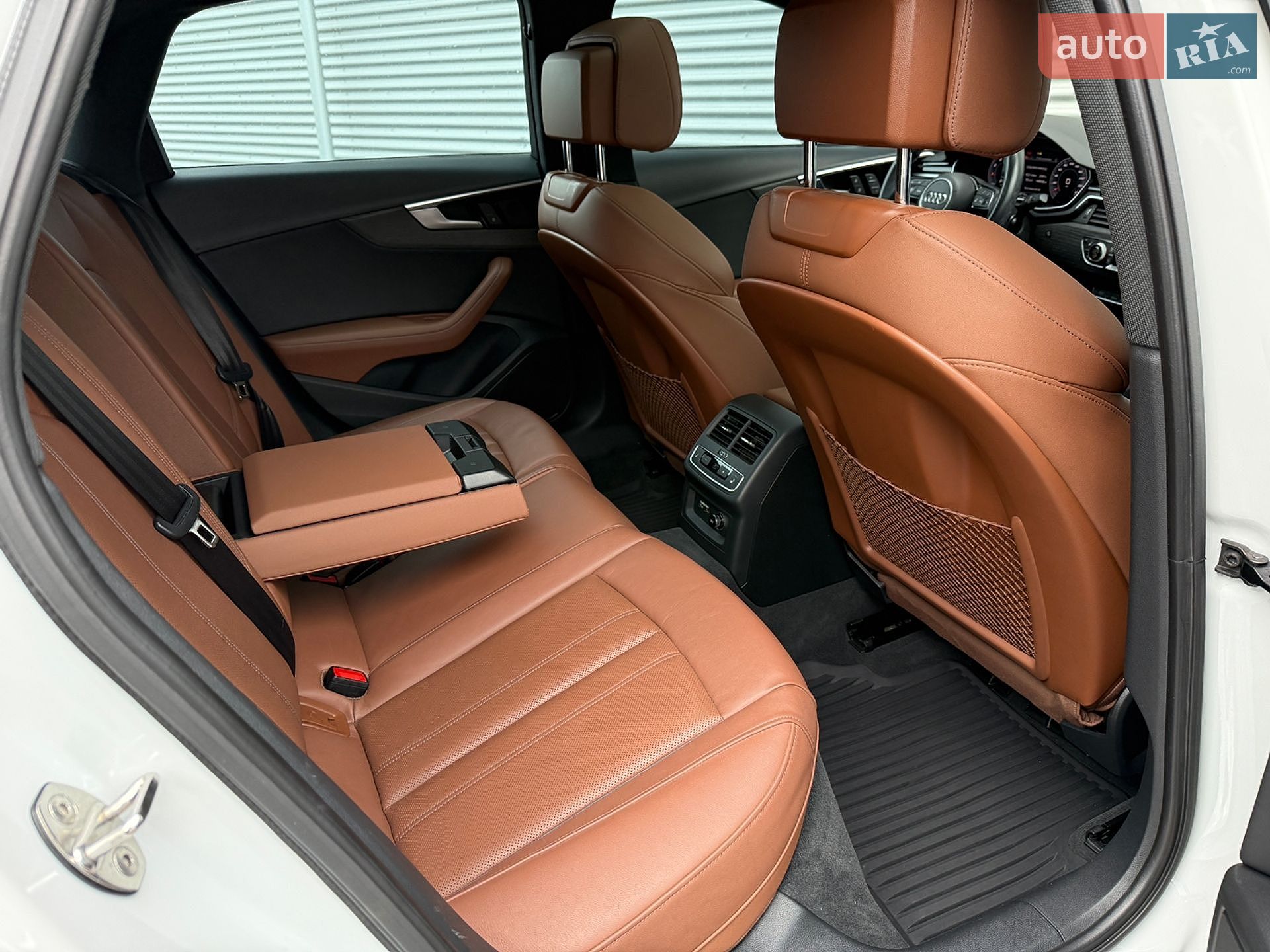 Audi A4 2020 VIN WAUENAF46LN011628 фото оголошення 29 з 44