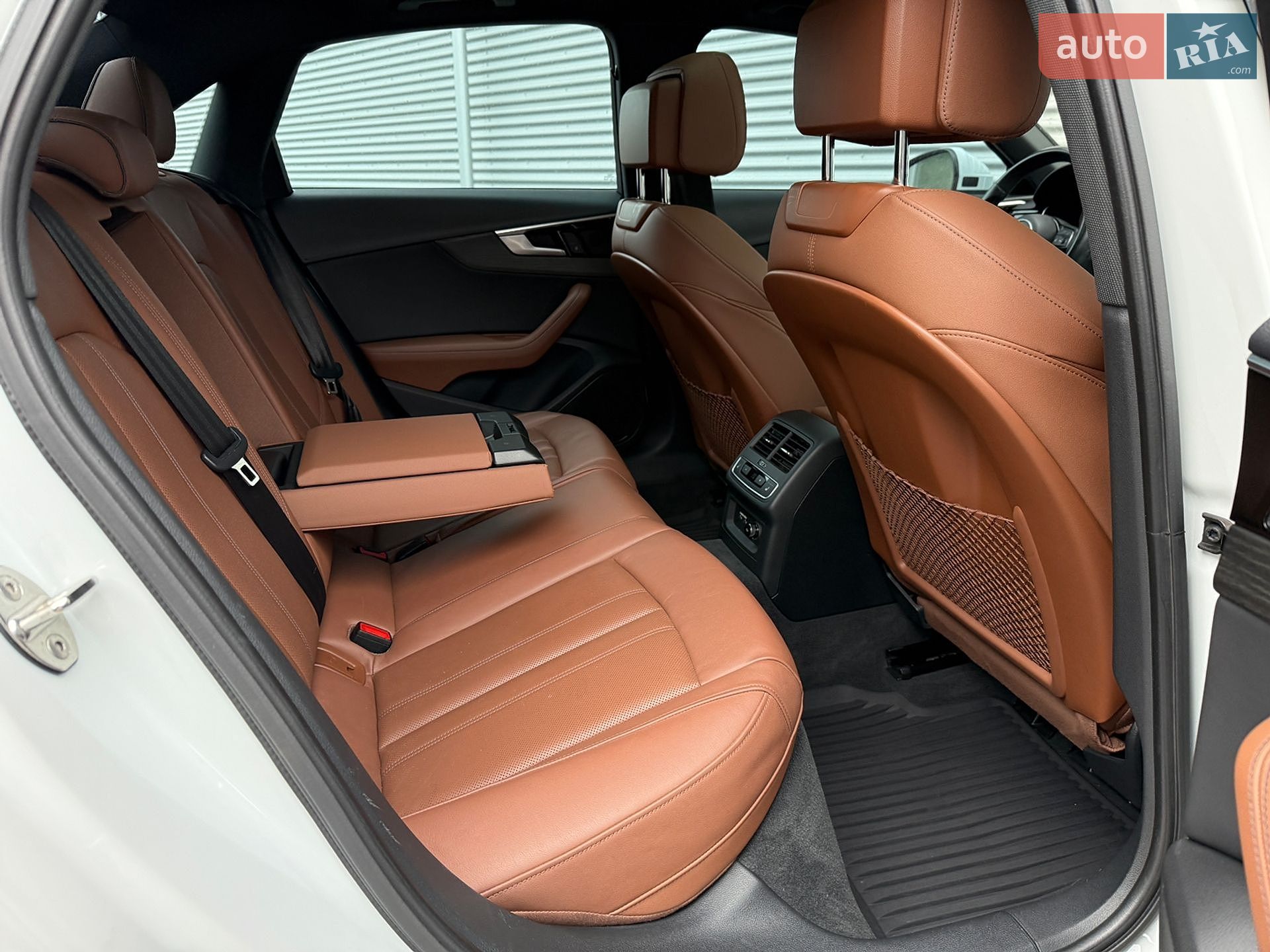 Audi A4 2020 VIN WAUENAF46LN011628 фото оголошення 30 з 44