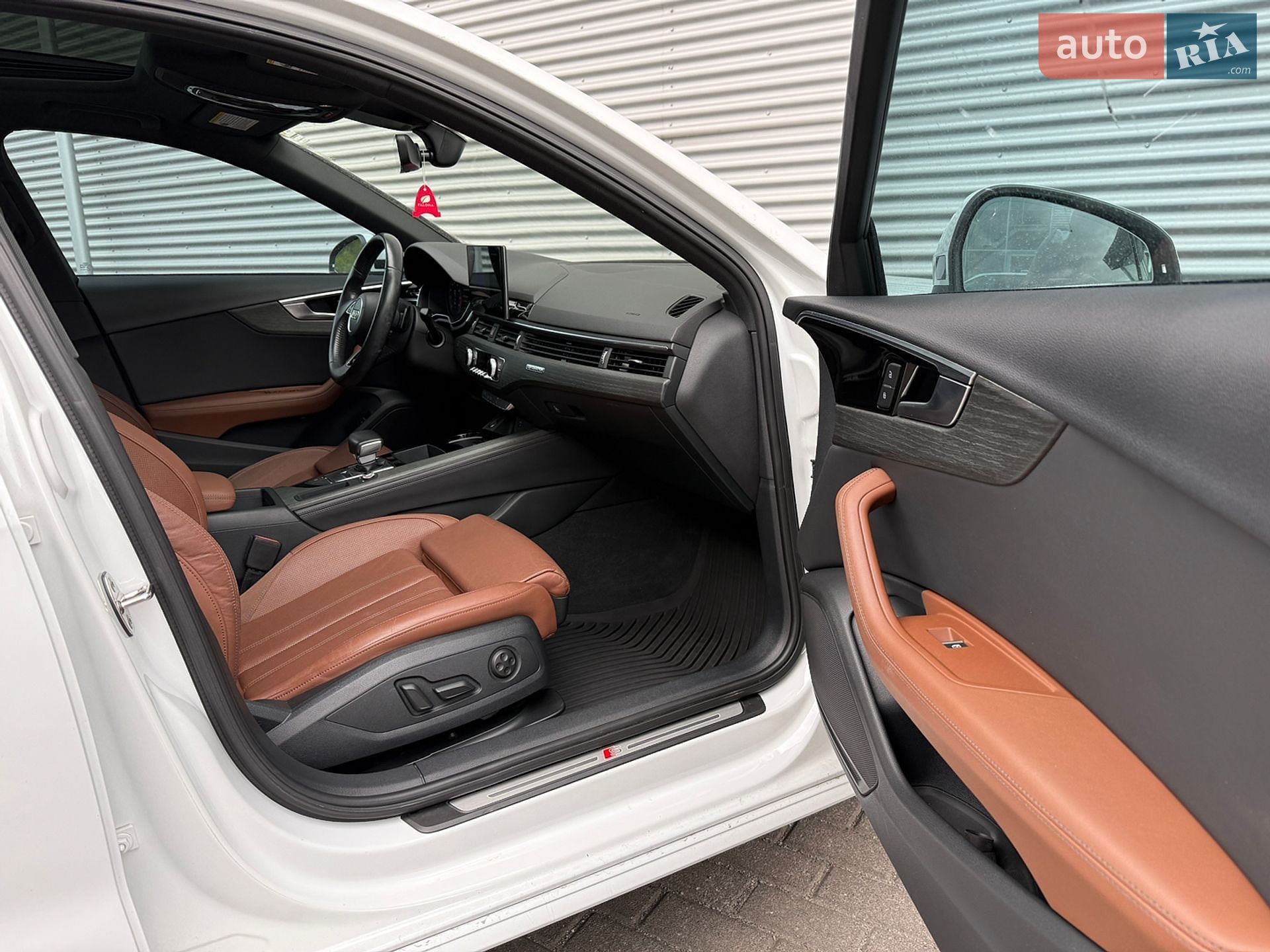Audi A4 2020 VIN WAUENAF46LN011628 фото оголошення 35 з 44