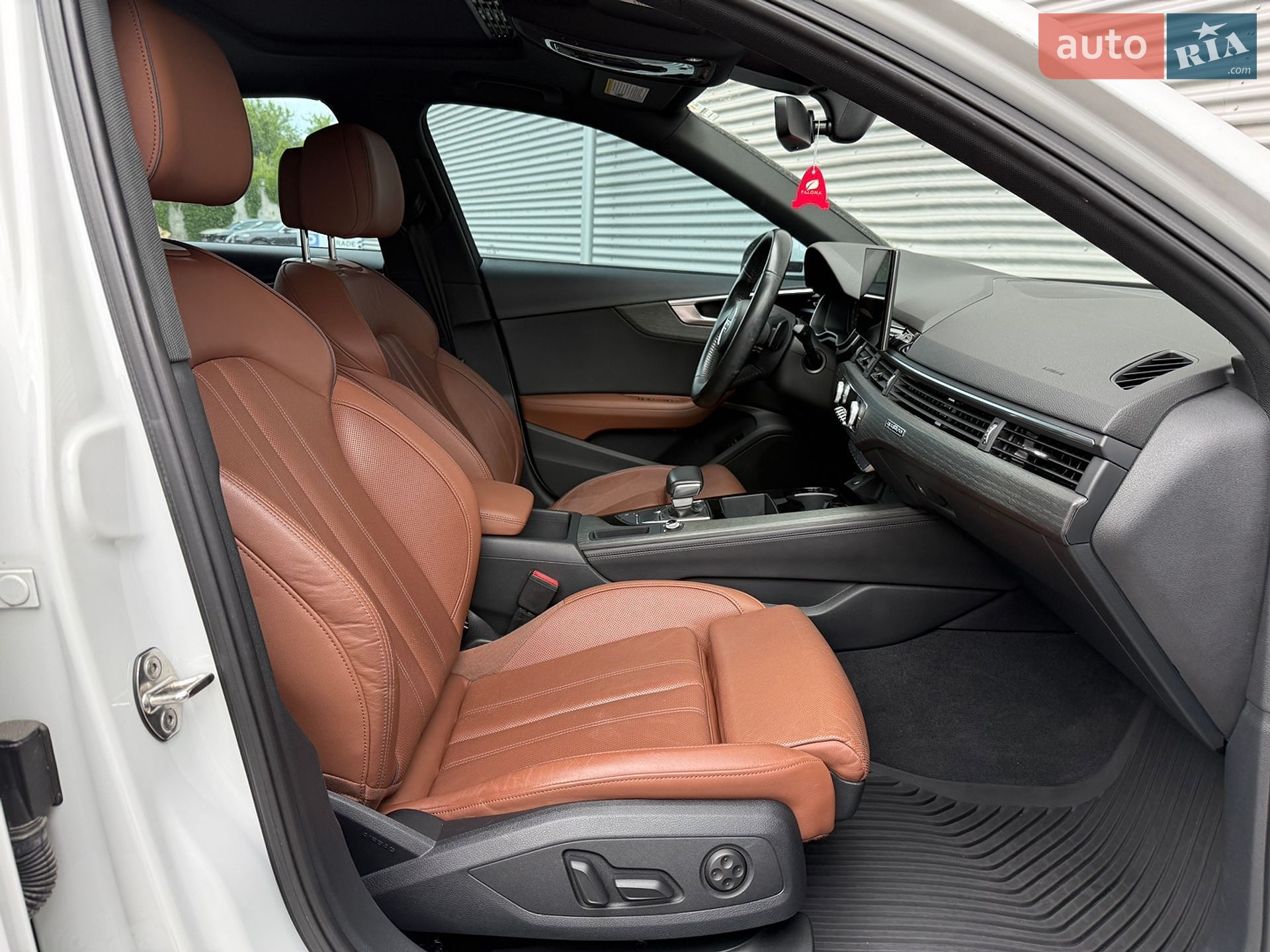 Audi A4 2020 VIN WAUENAF46LN011628 фото оголошення 41 з 44