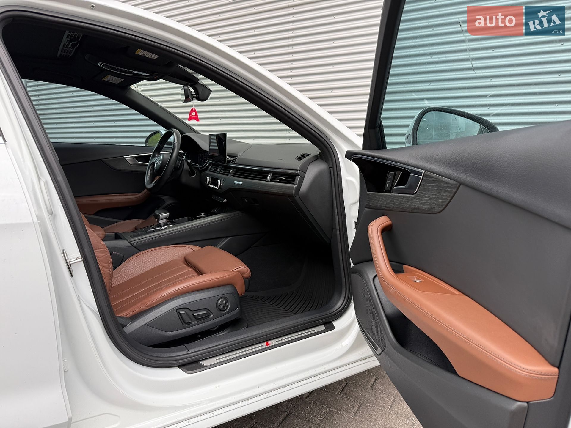 Audi A4 2020 VIN WAUENAF46LN011628 фото оголошення 44 з 44