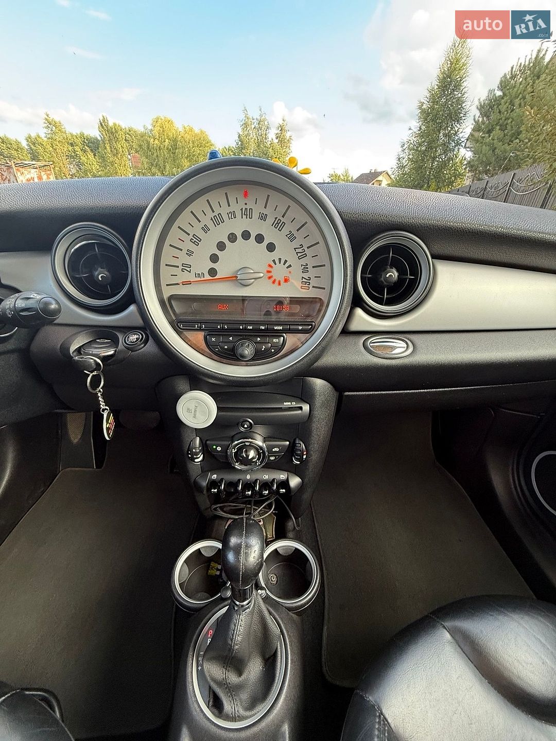 Mini Cooper 2011 VIN WMWXE51000T145613 фото оголошення 5 з 18