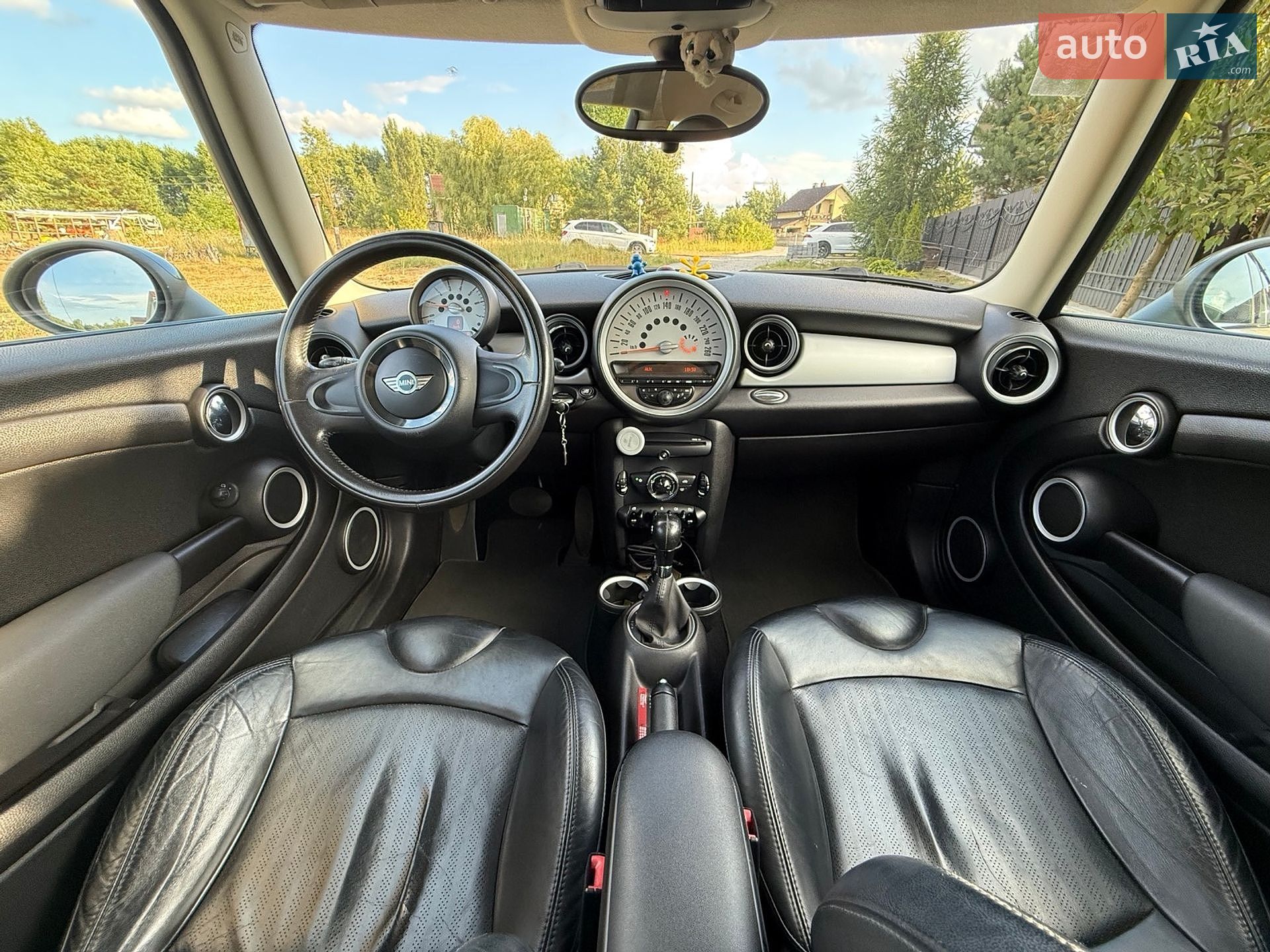 Mini Cooper 2011 VIN WMWXE51000T145613 фото оголошення 4 з 18