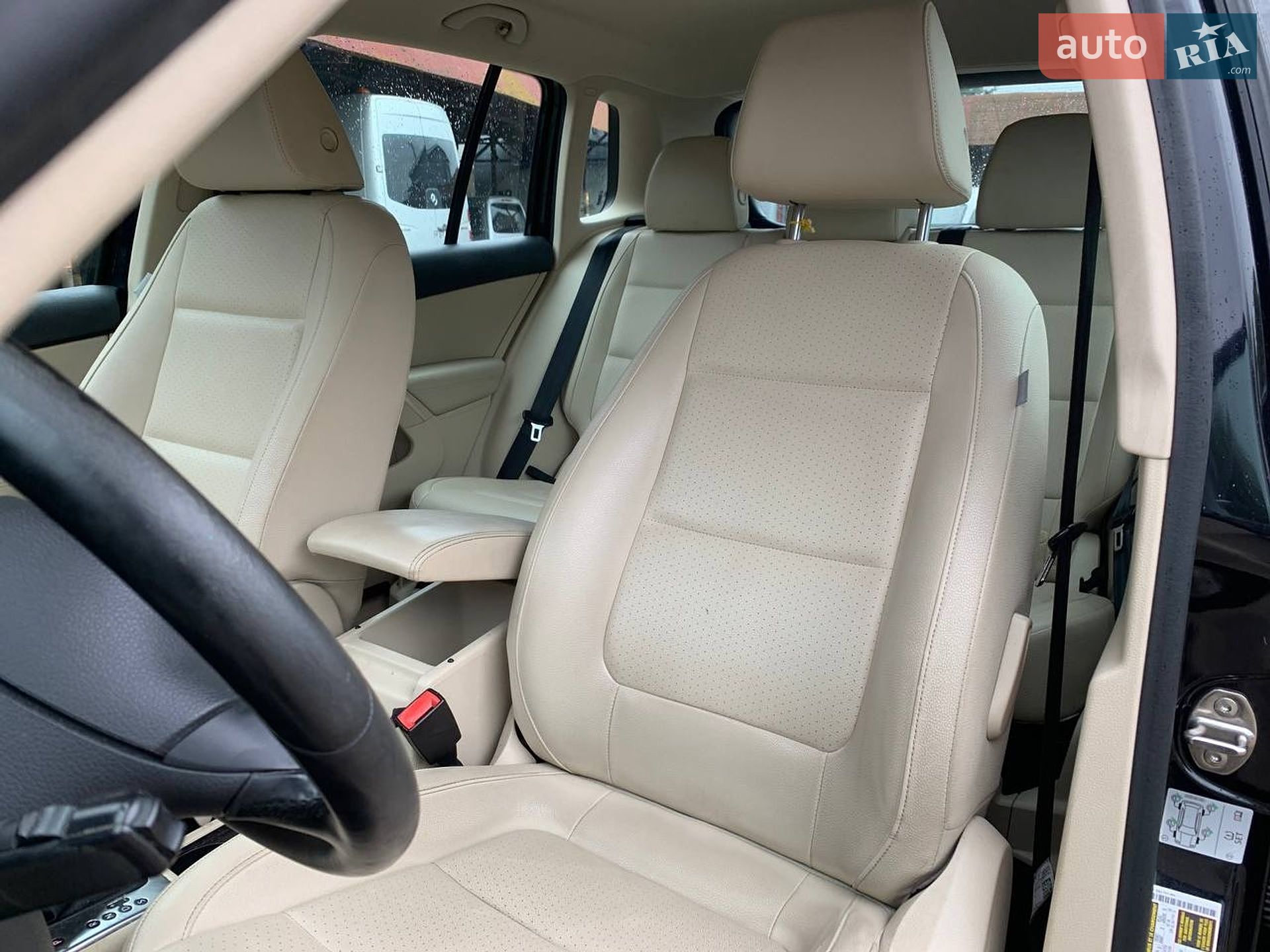 Volkswagen Tiguan 2016 VIN WVGBV7AX0GW606996 фото оголошення 28 з 37