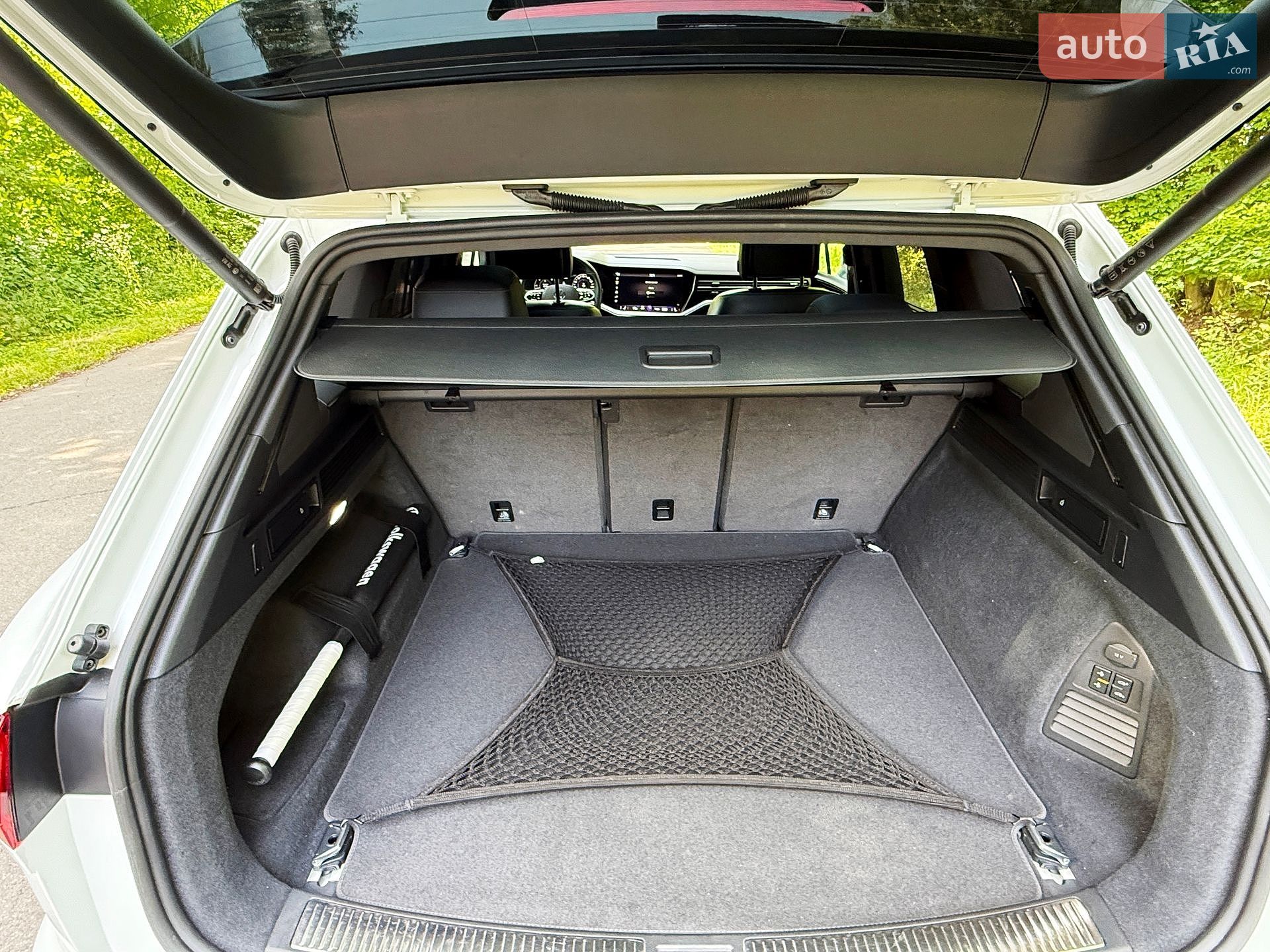 Volkswagen Touareg 2021 VIN WVGZZZCRZMD036362 фото оголошення 14 з 23