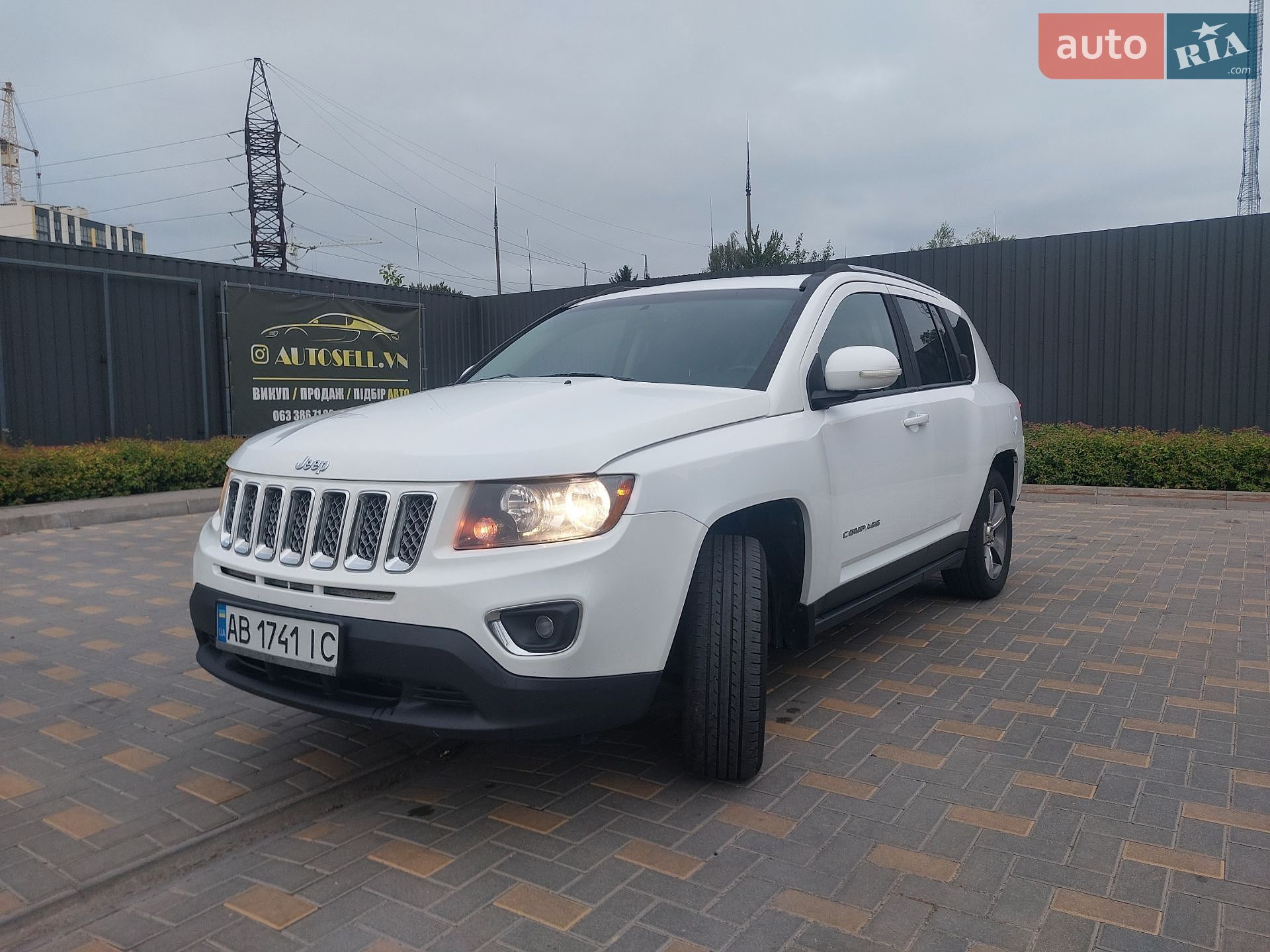 Jeep Compass 2015 VIN 1C4NJDEB6GD596304 фото оголошення 2 з 18