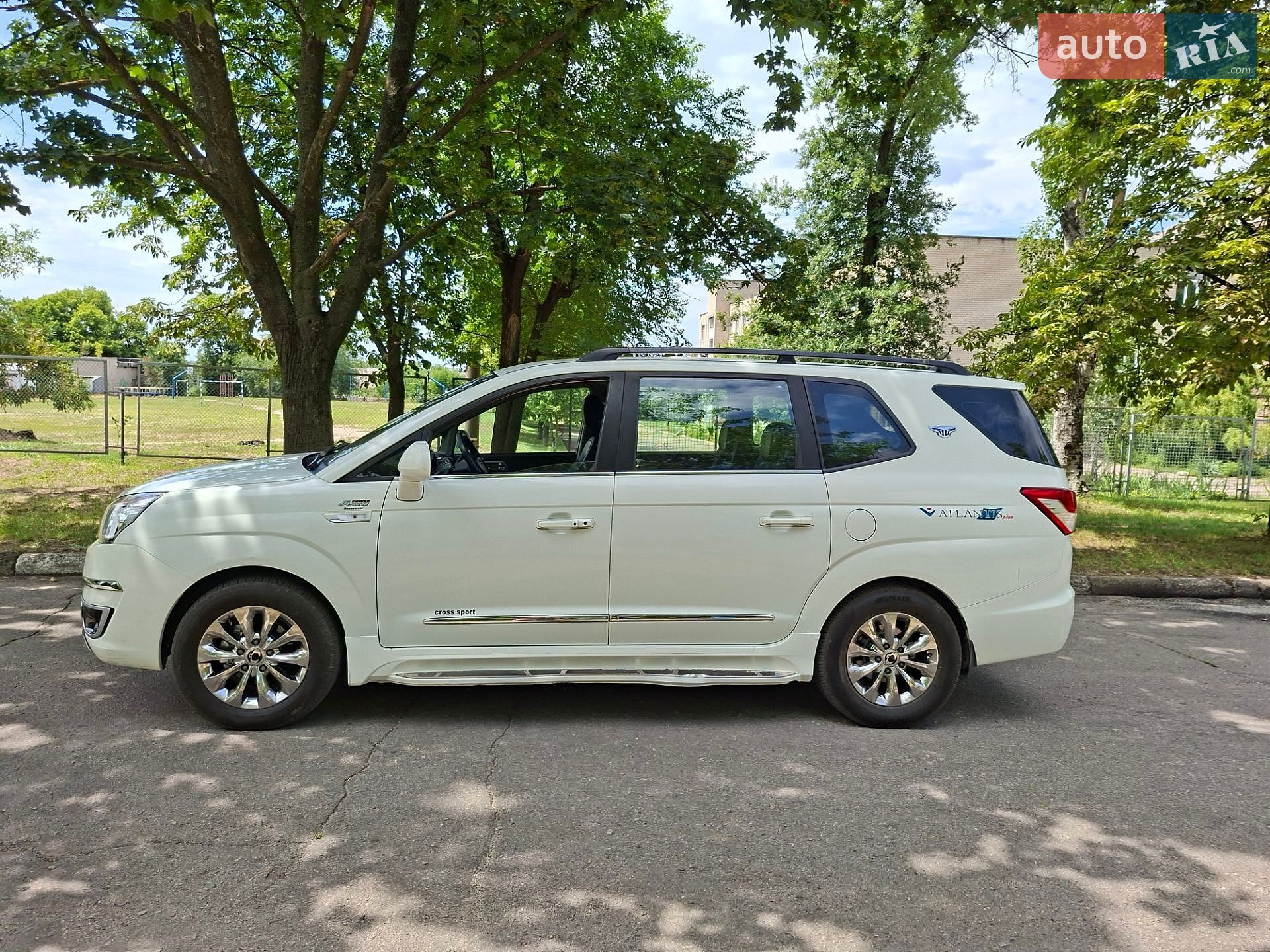 SsangYong Korando Turismo 2017 VIN KPBKJ2AE1HP119827 фото оголошення 2 з 69